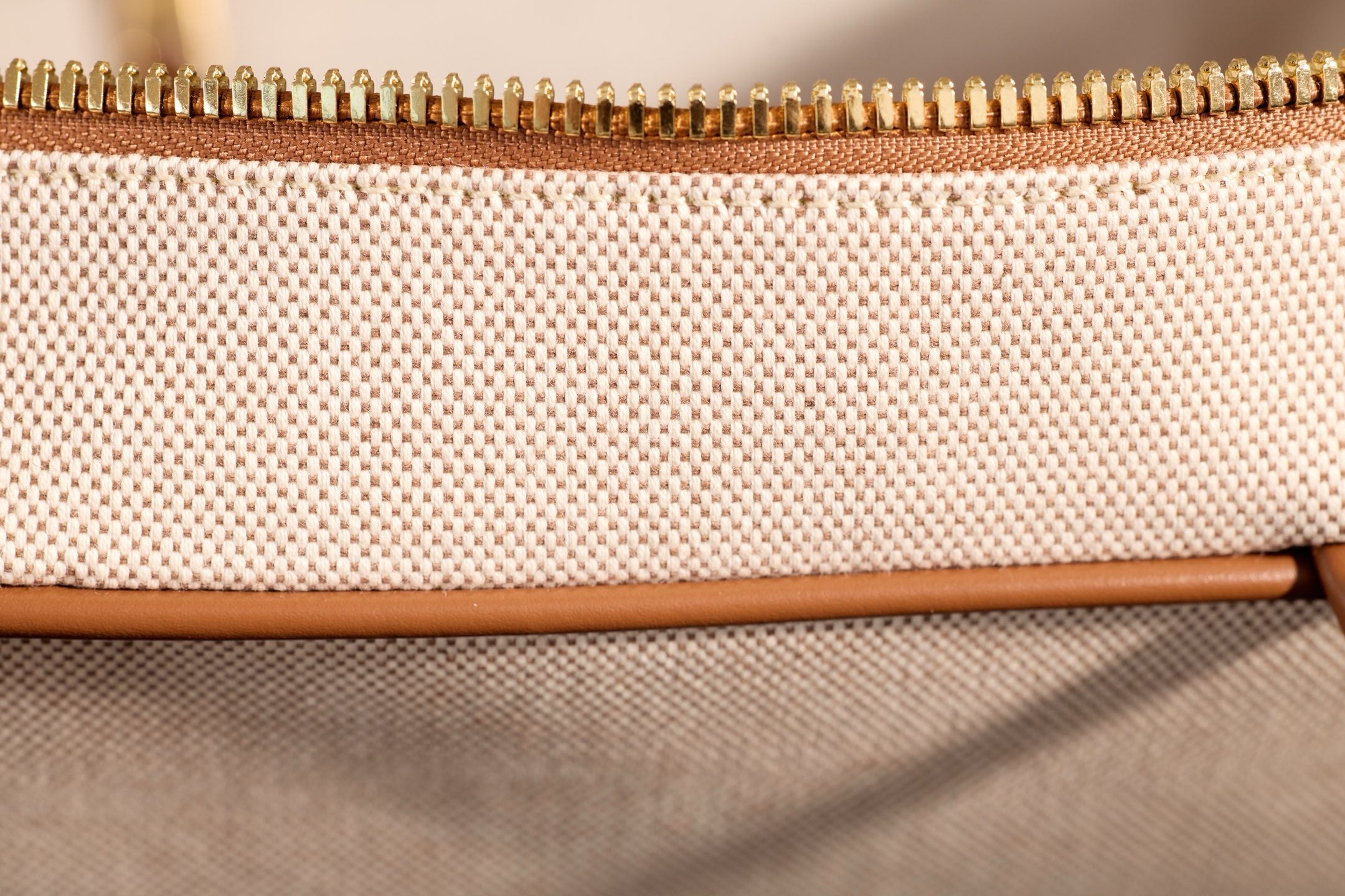 미우미우 캔버스 및 가죽 보 백 라지