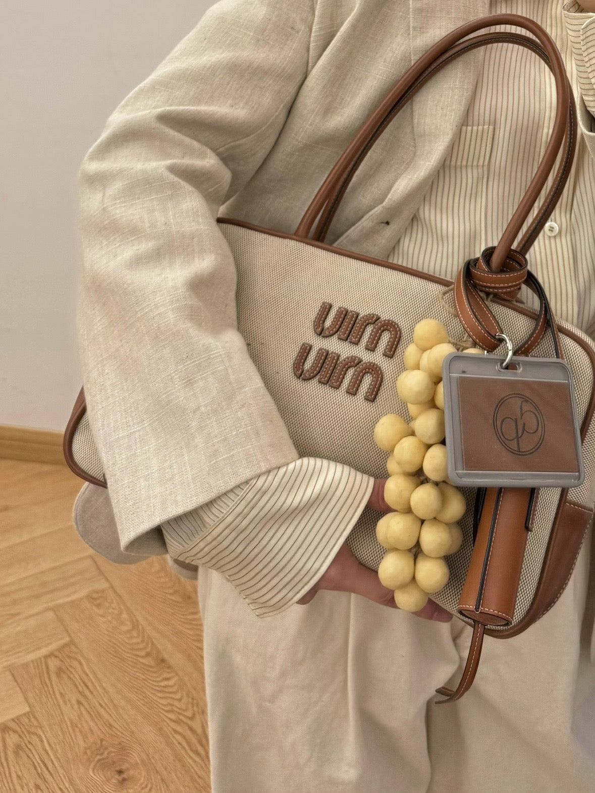 미우미우 캔버스 및 가죽 보 백 라지