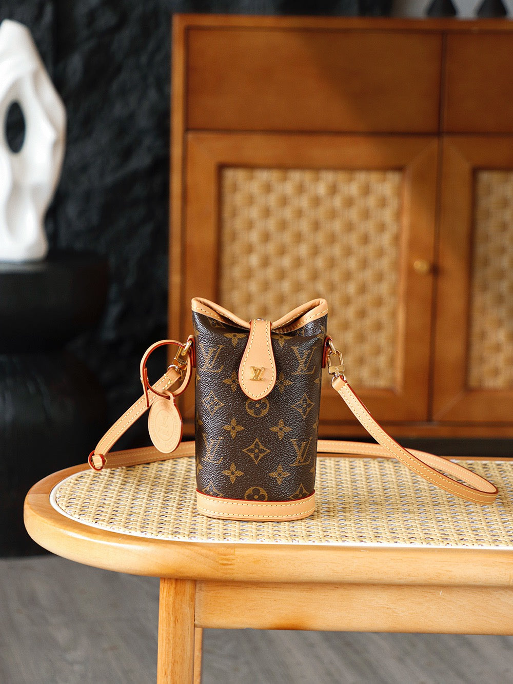 루이비통 폴드미 폰홀더 파우치