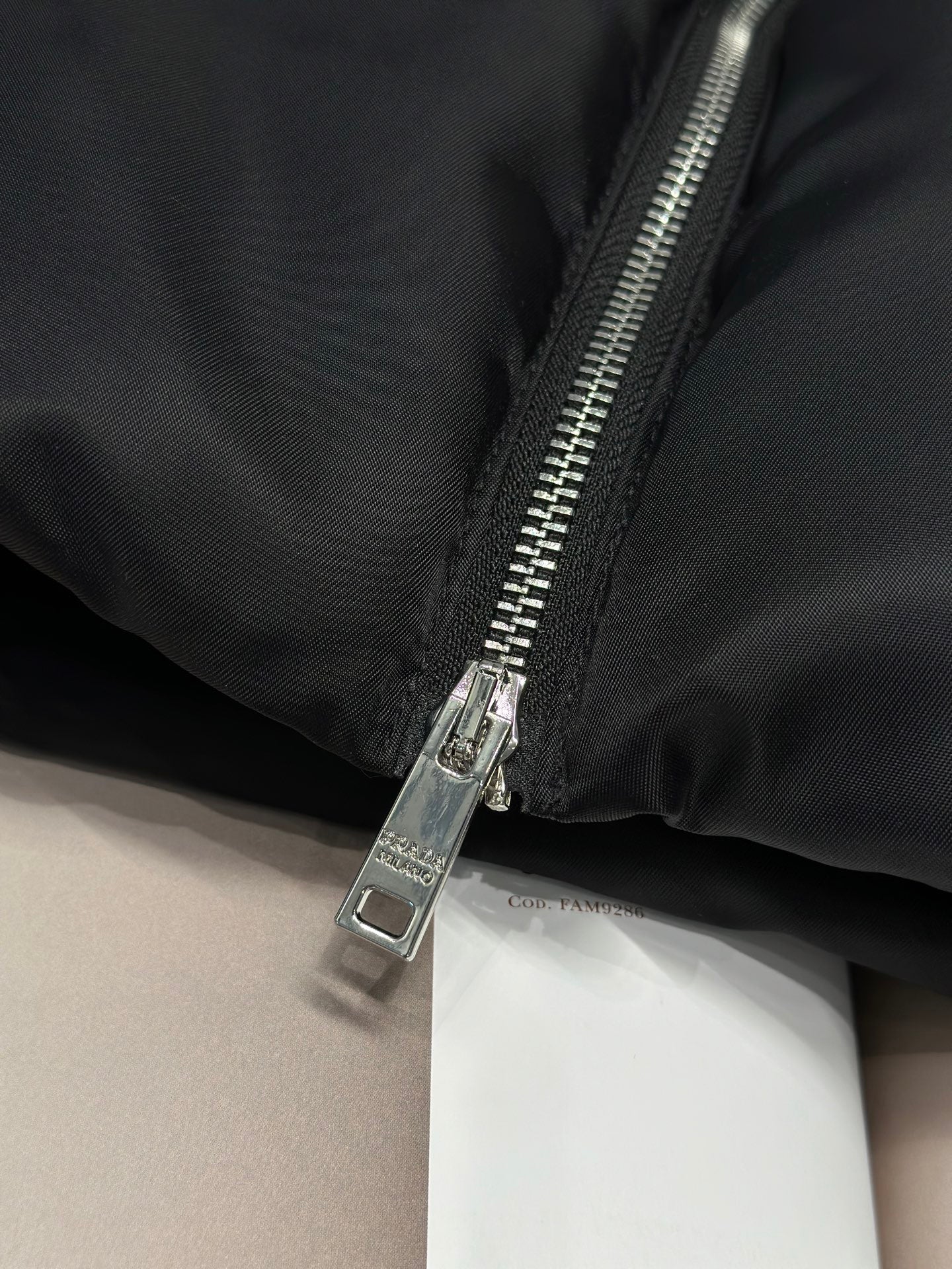 프라다 리나일론 후드 다운 자켓
