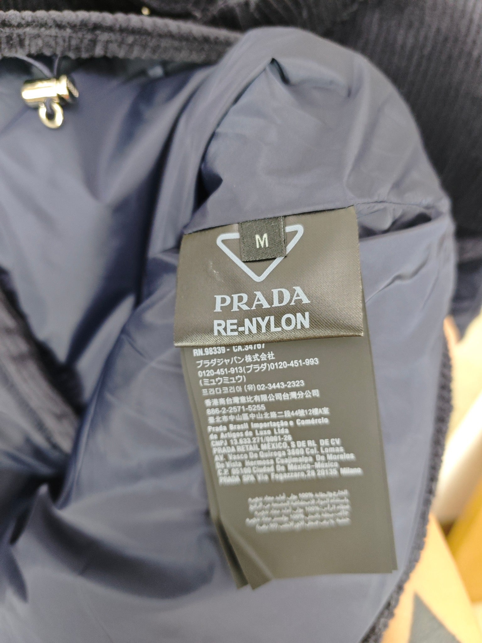 프라다 코듀로이 조끼 패딩