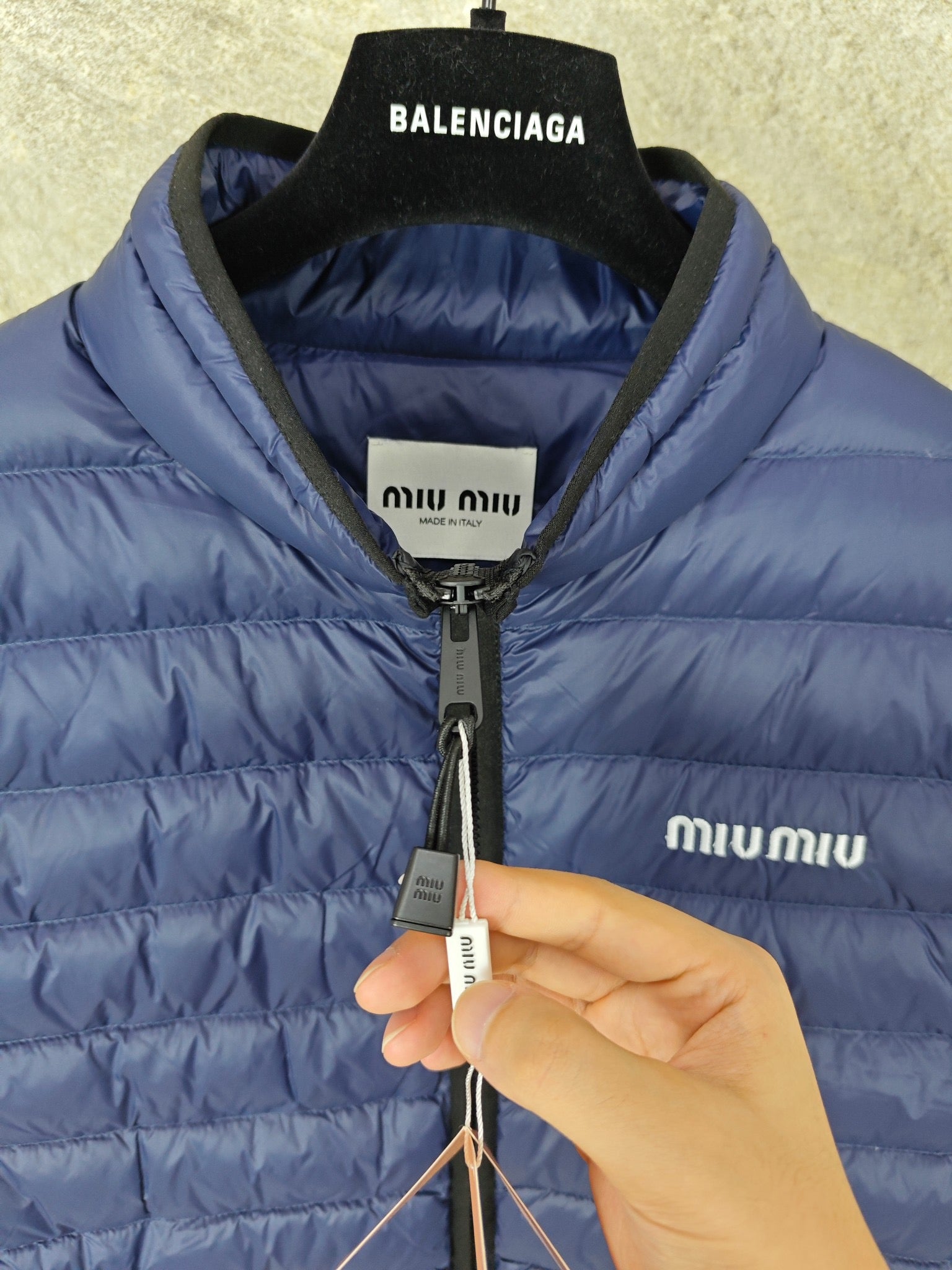 미우미우 라이트 퐁제 다운 베스트