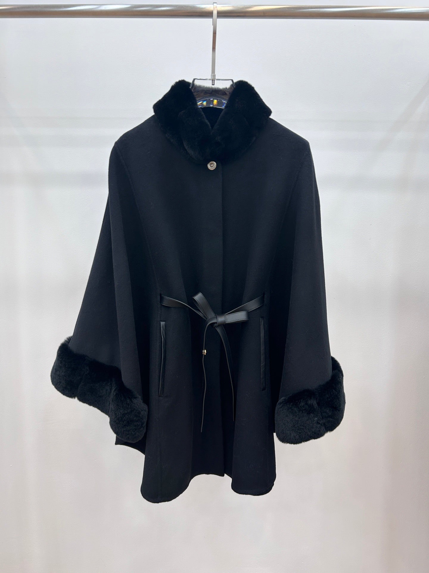 로로피아나 잘츠부르크 케이프