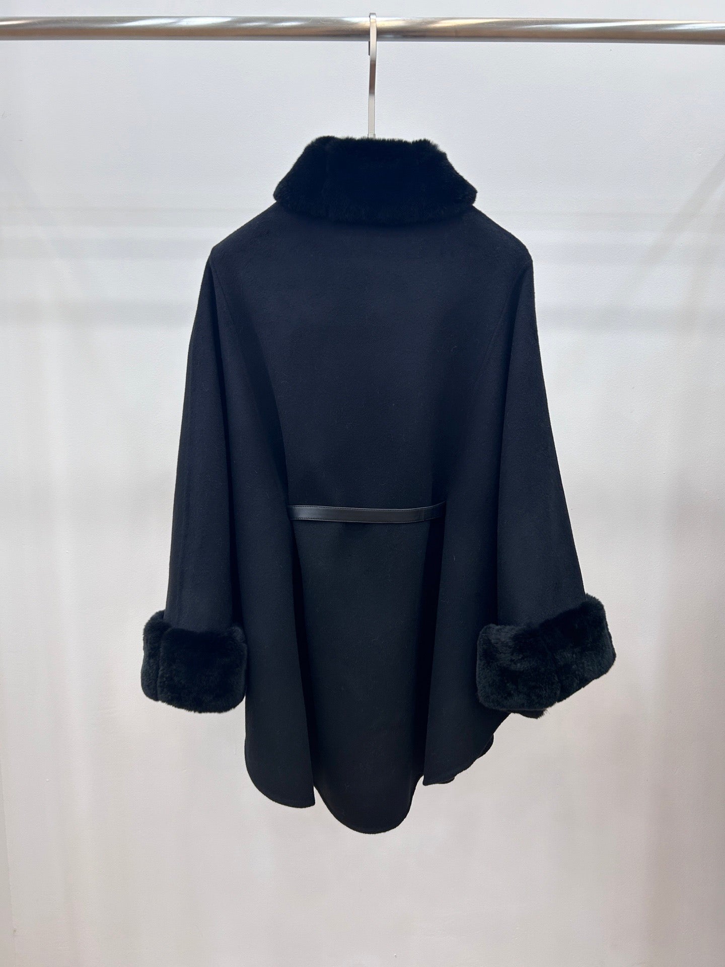 로로피아나 잘츠부르크 케이프