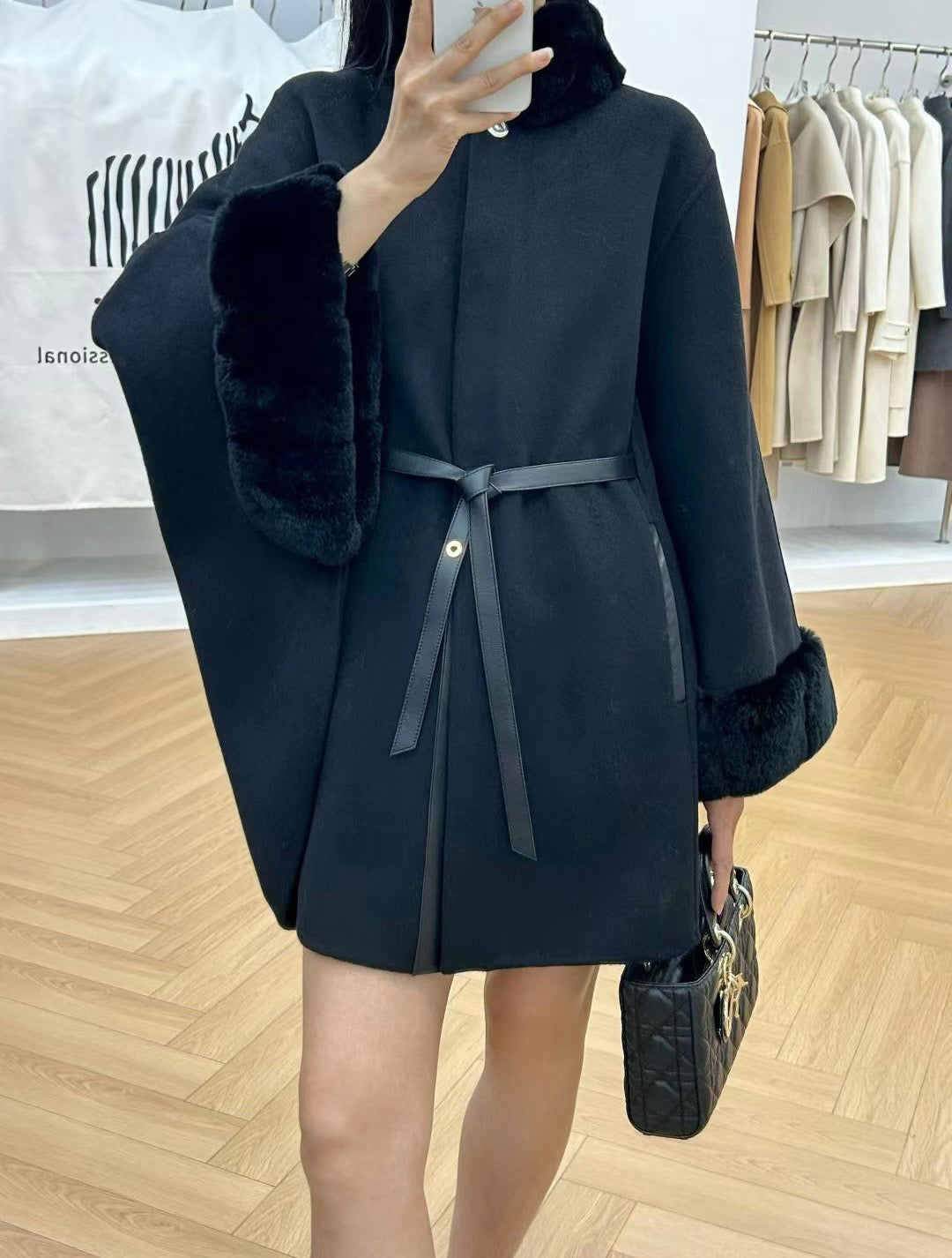 로로피아나 잘츠부르크 케이프