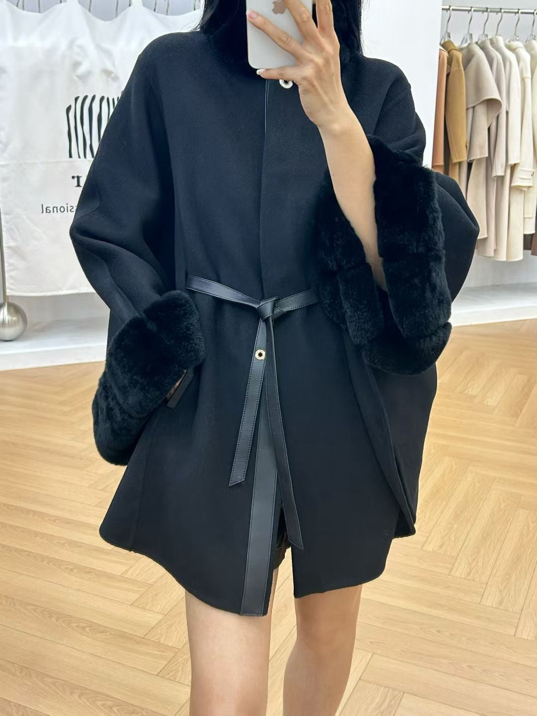 로로피아나 잘츠부르크 케이프