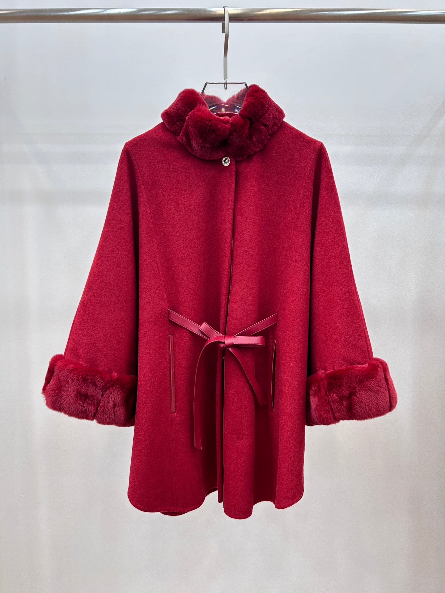 로로피아나 잘츠부르크 케이프