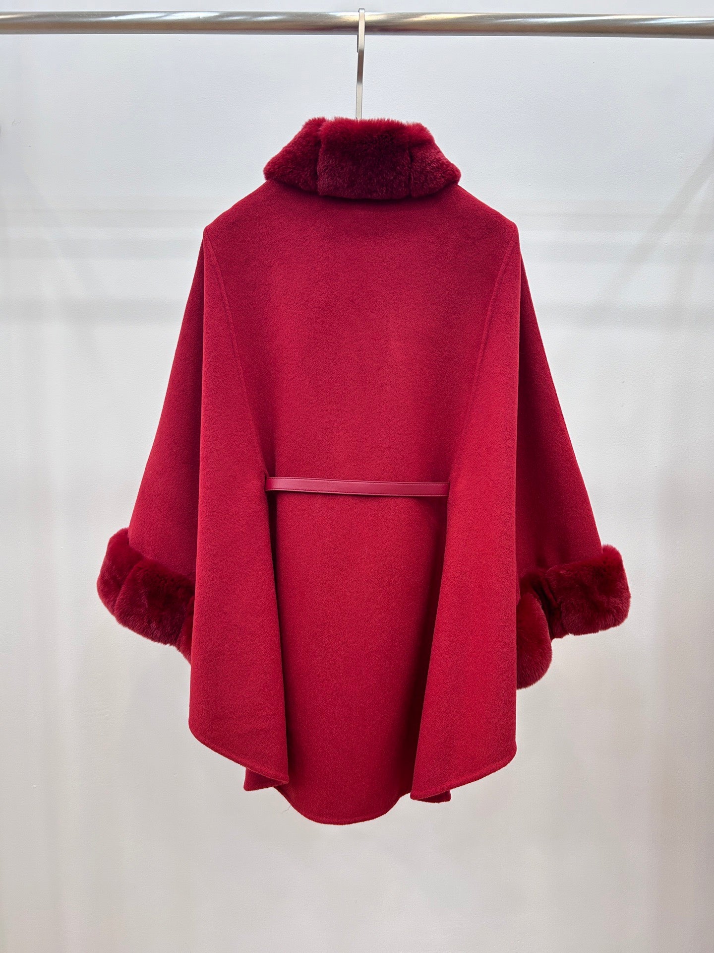 로로피아나 잘츠부르크 케이프