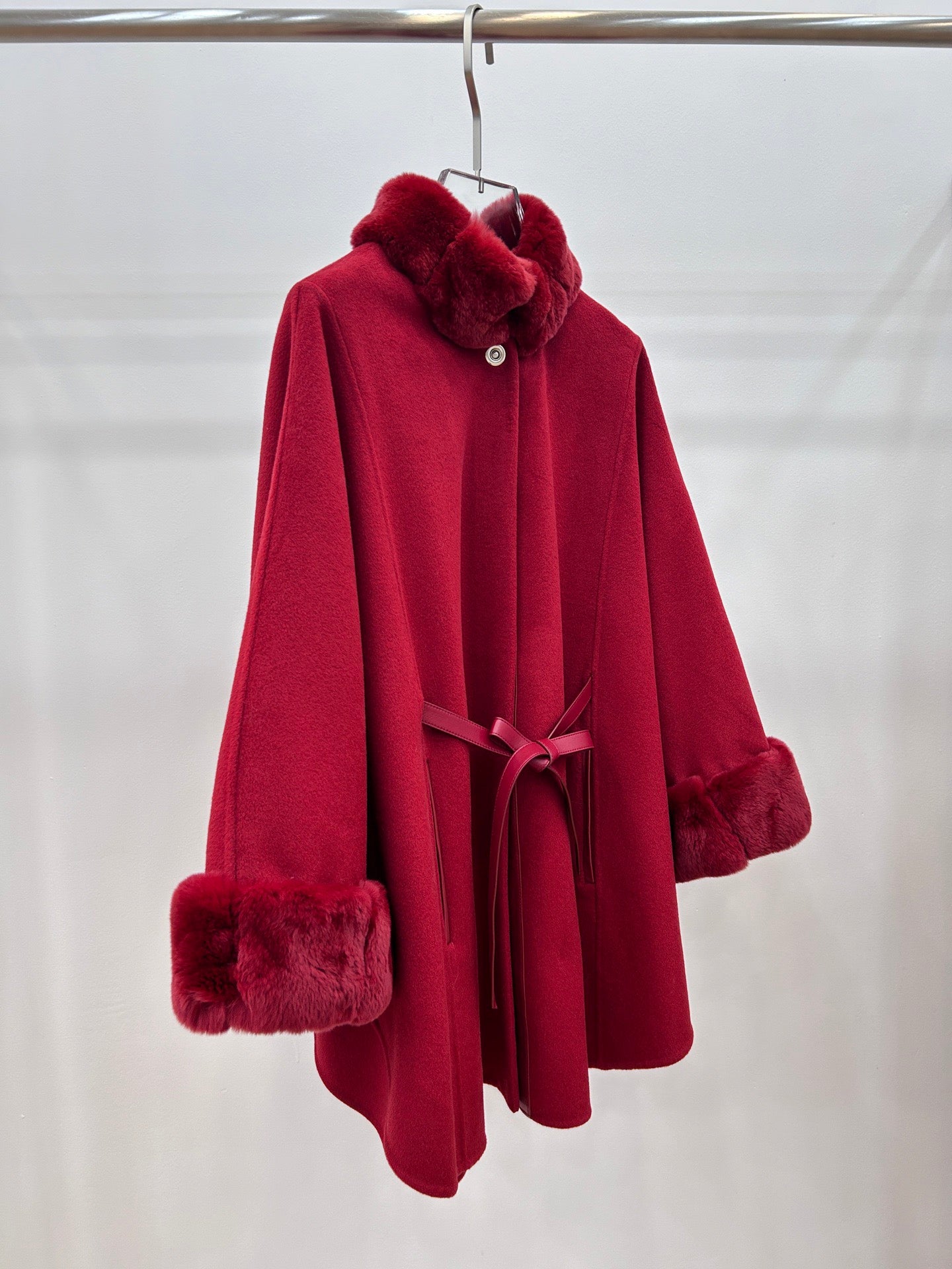 로로피아나 잘츠부르크 케이프