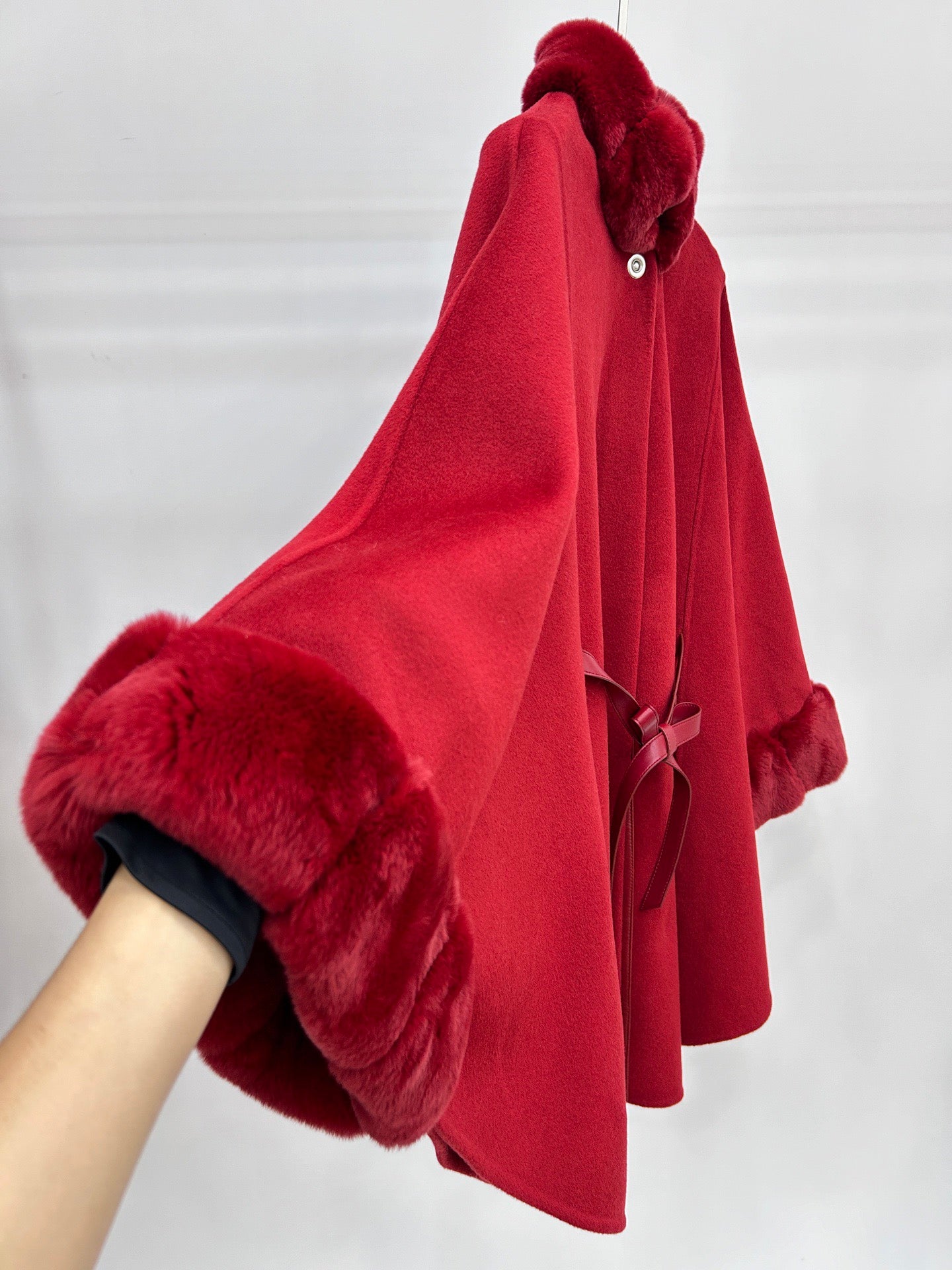 로로피아나 잘츠부르크 케이프