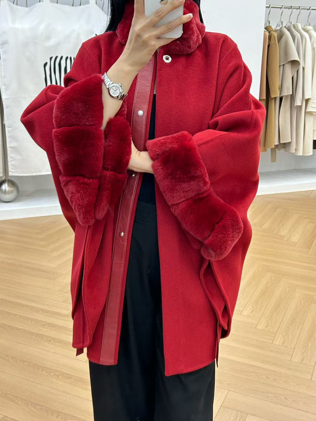 로로피아나 잘츠부르크 케이프