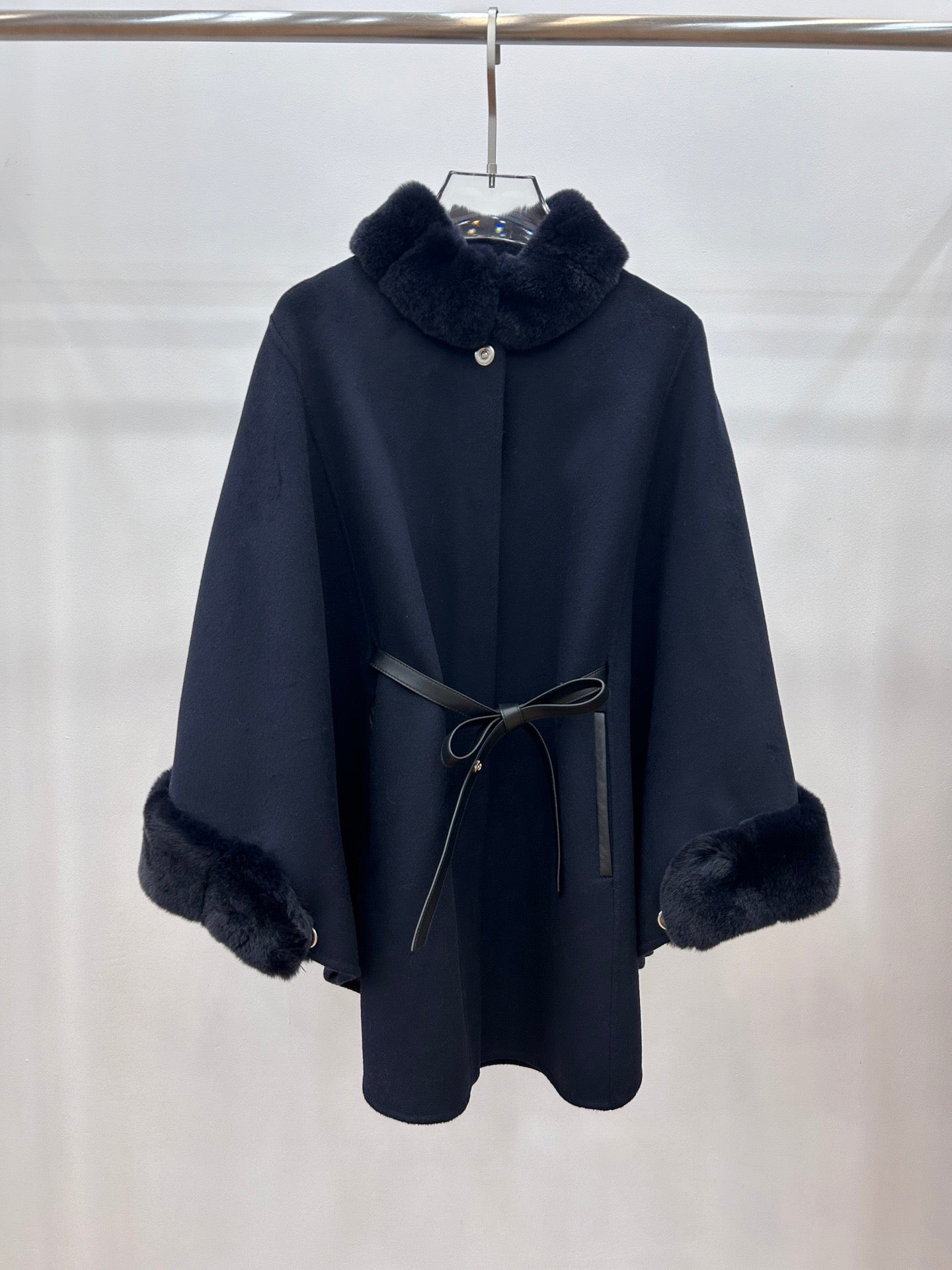 로로피아나 잘츠부르크 케이프