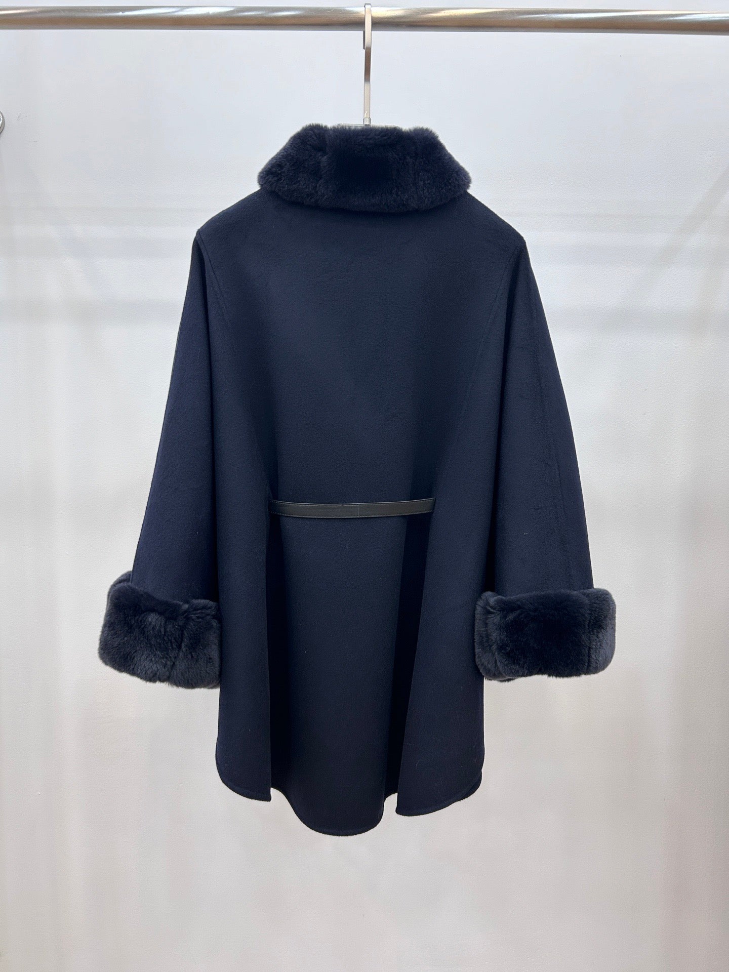 로로피아나 잘츠부르크 케이프