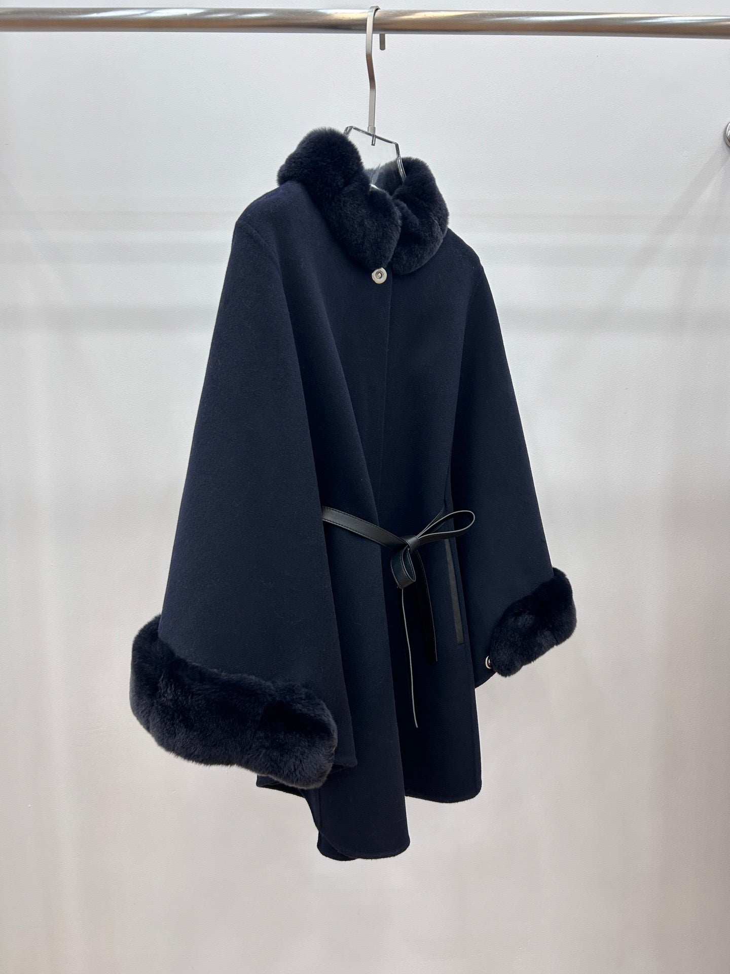 로로피아나 잘츠부르크 케이프