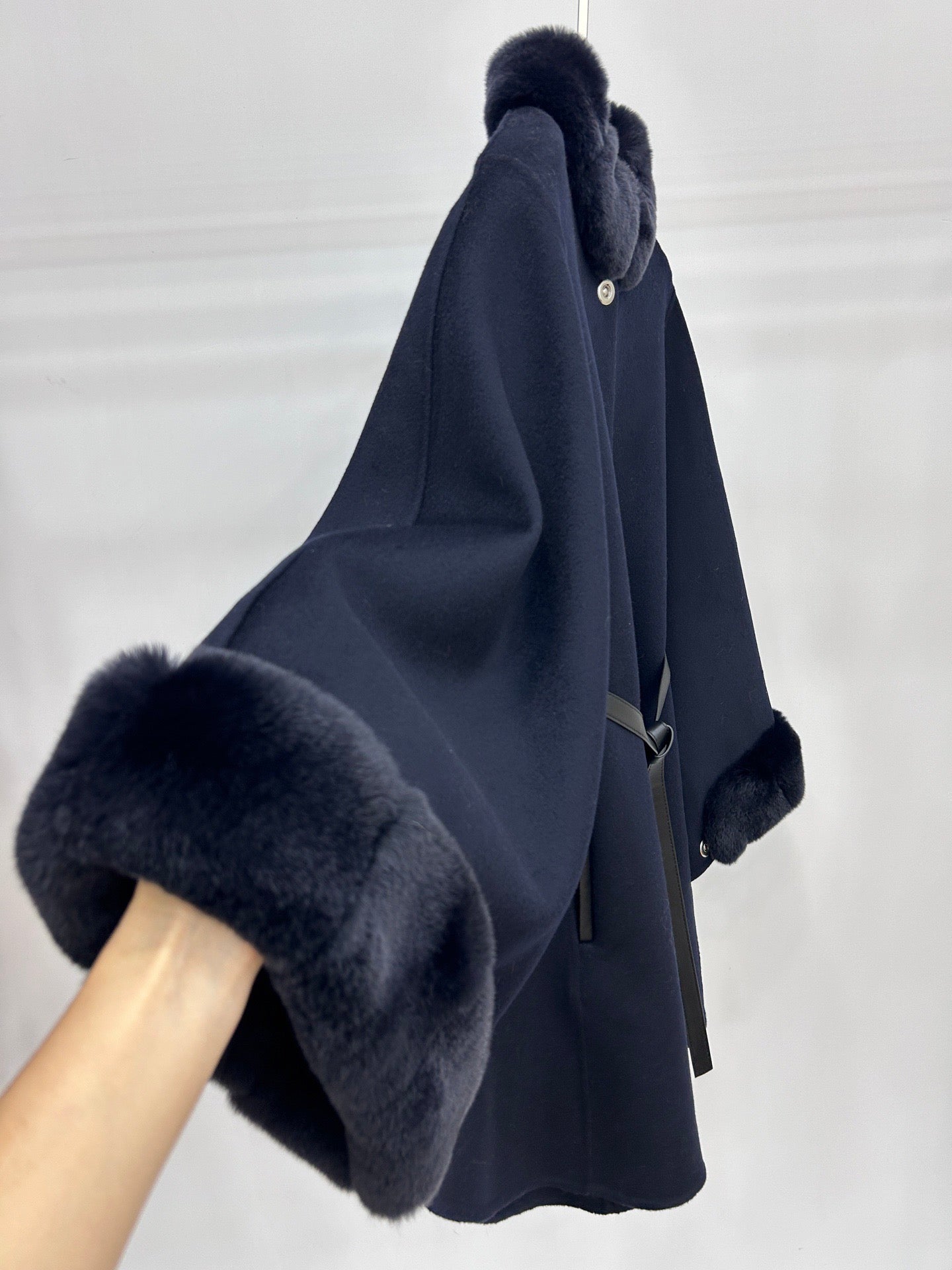 로로피아나 잘츠부르크 케이프