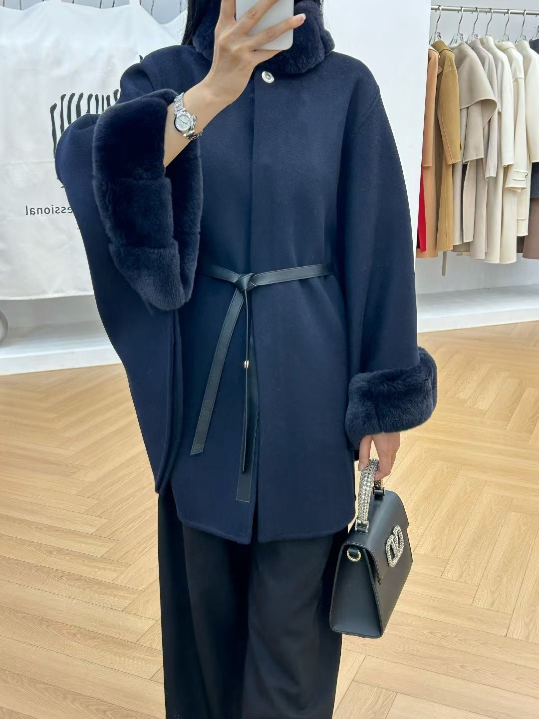 로로피아나 잘츠부르크 케이프