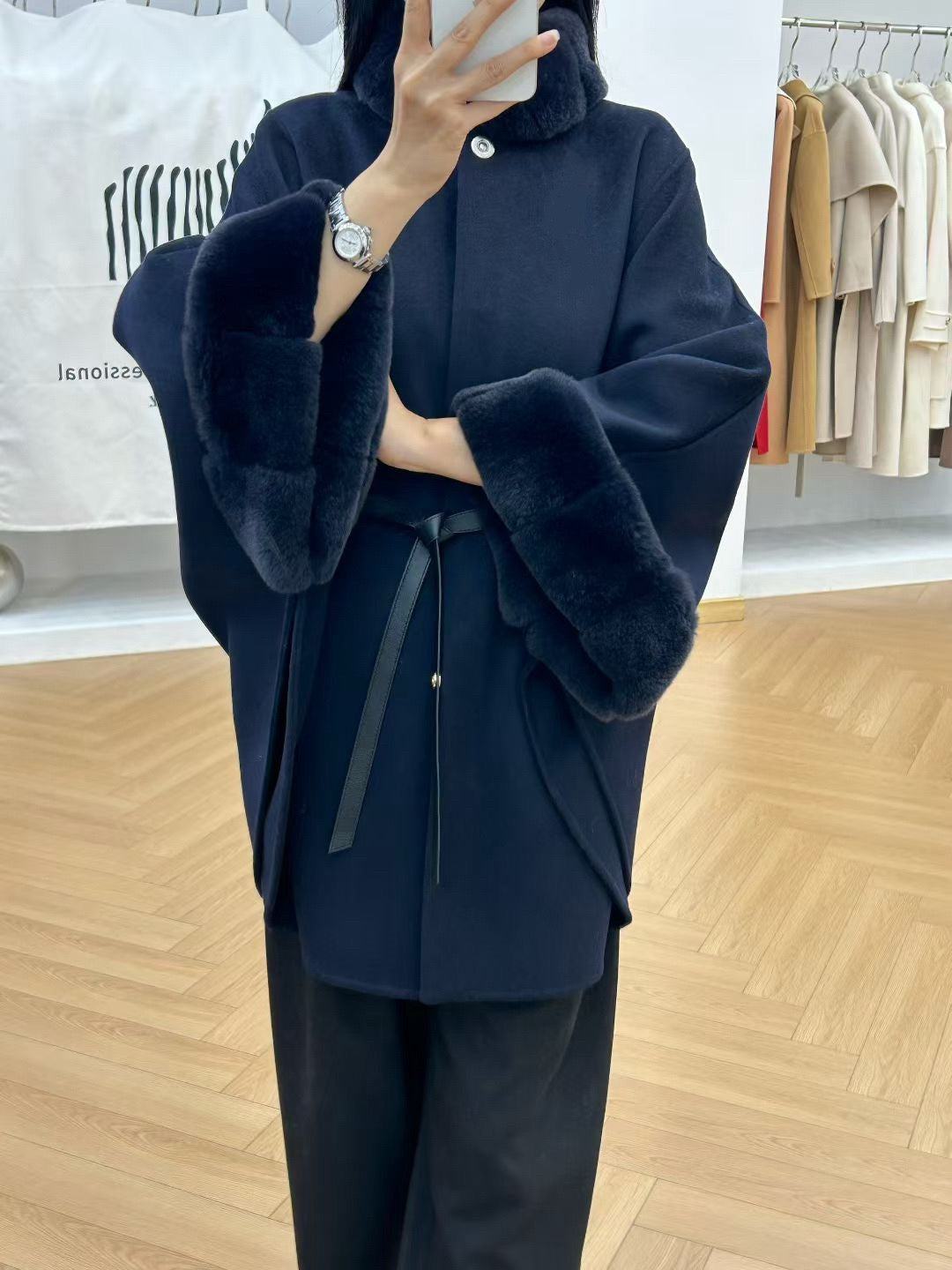 로로피아나 잘츠부르크 케이프