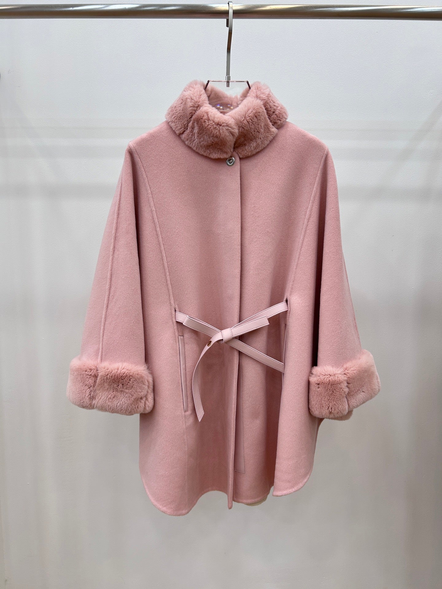 로로피아나 잘츠부르크 케이프