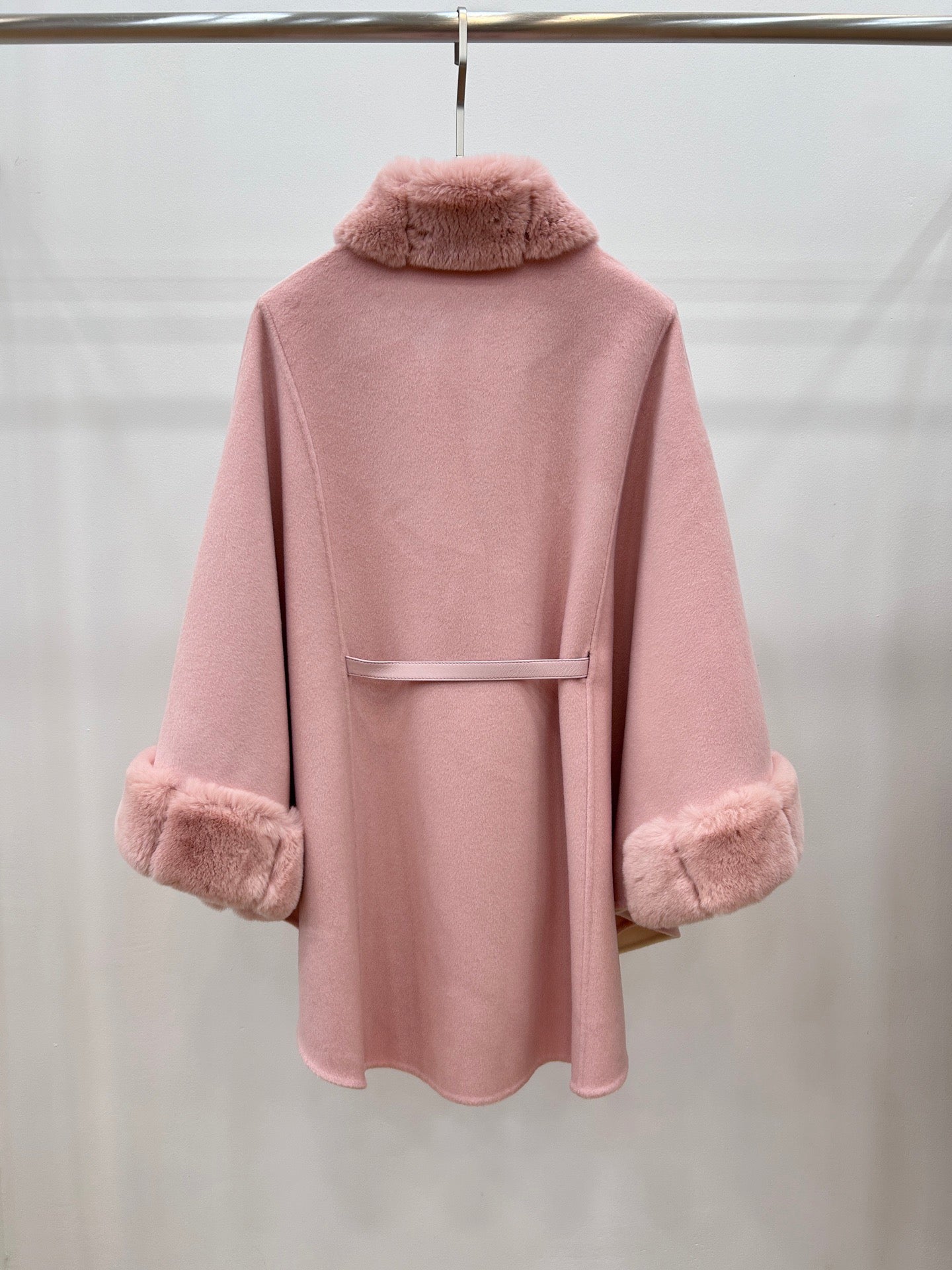 로로피아나 잘츠부르크 케이프