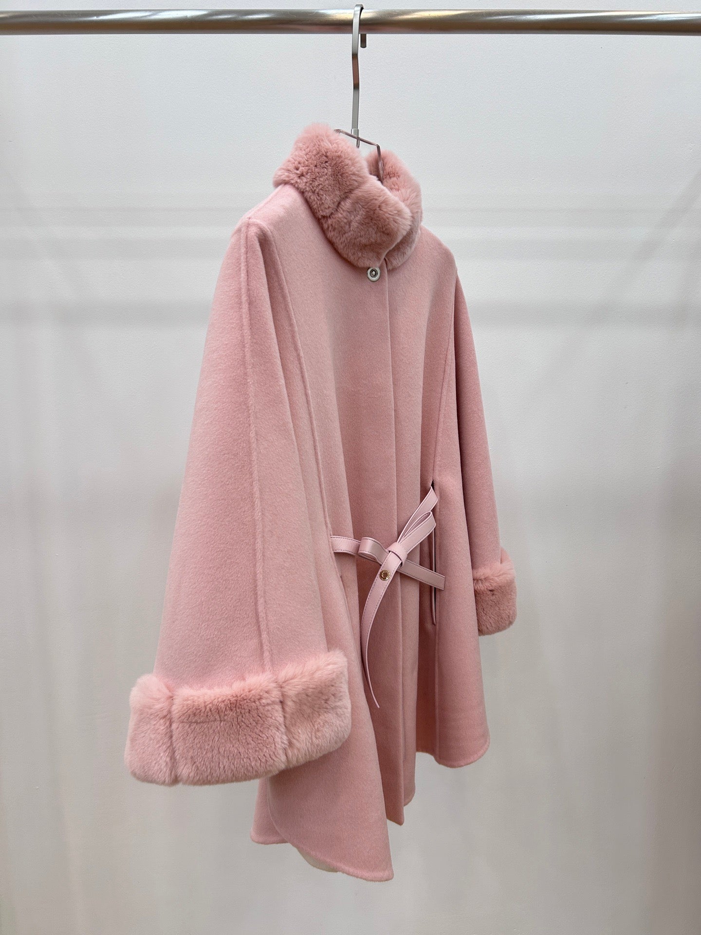 로로피아나 잘츠부르크 케이프