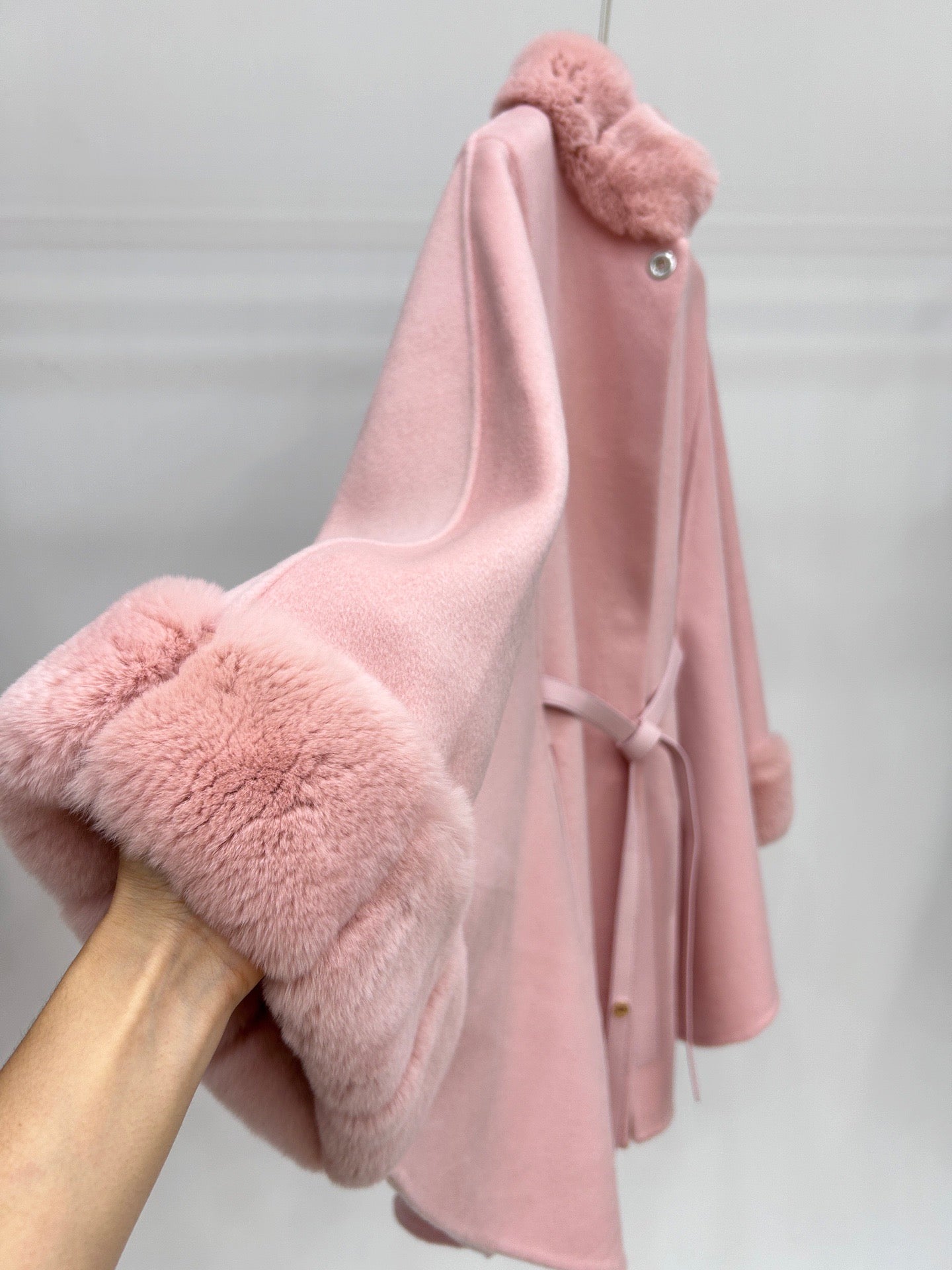 로로피아나 잘츠부르크 케이프