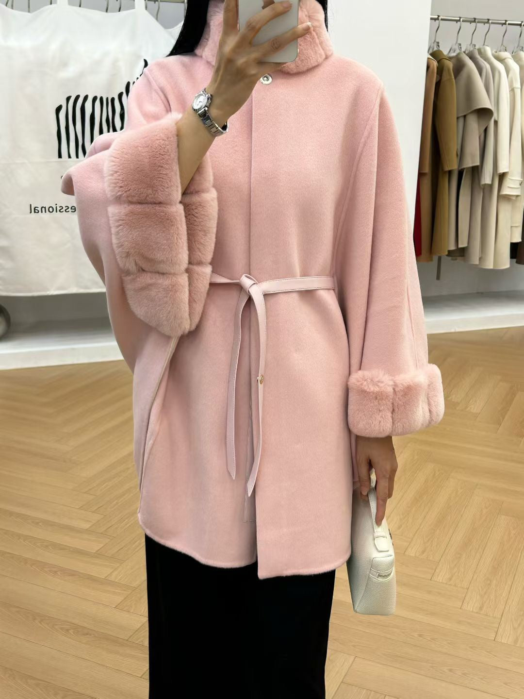 로로피아나 잘츠부르크 케이프