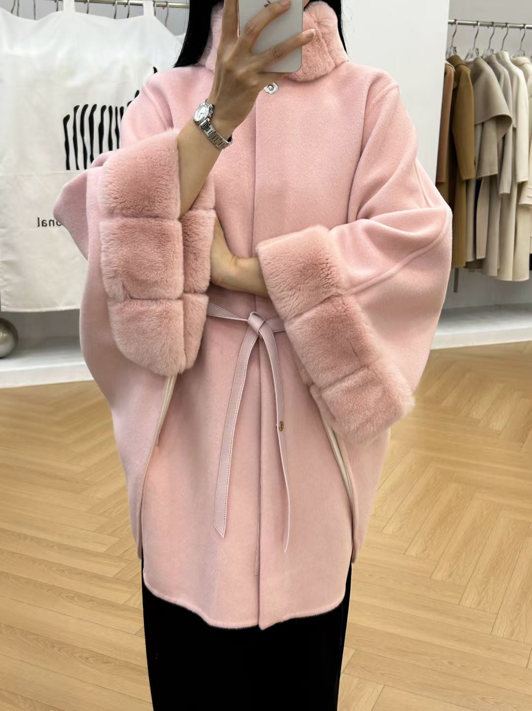 로로피아나 잘츠부르크 케이프