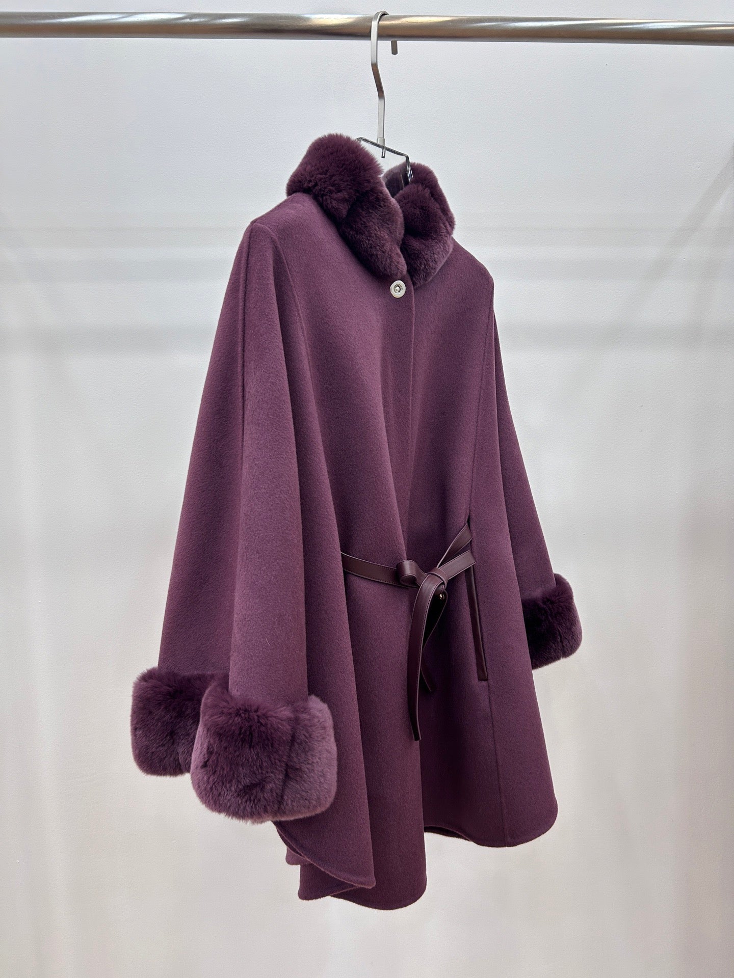 로로피아나 잘츠부르크 케이프