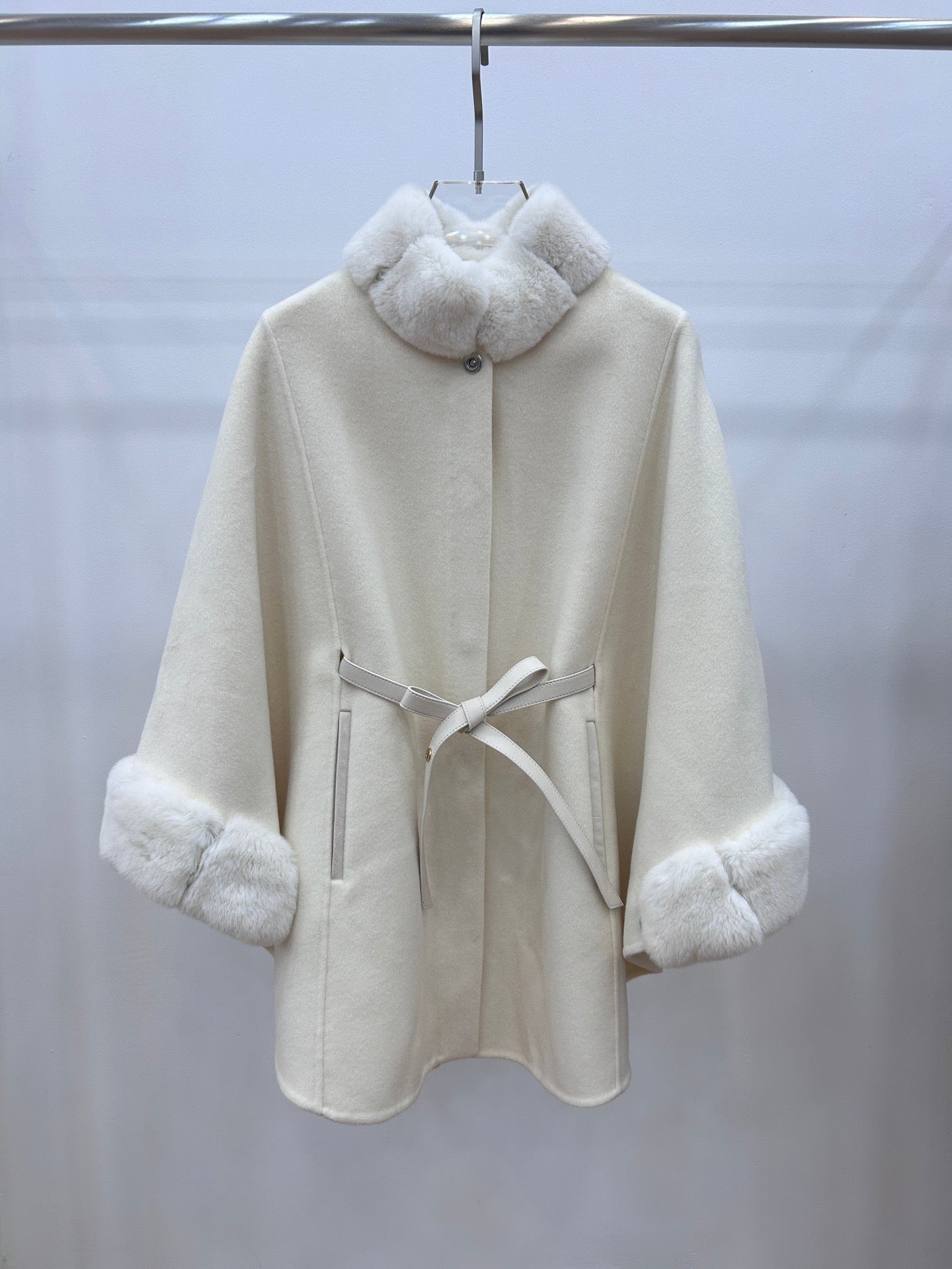 로로피아나 잘츠부르크 케이프