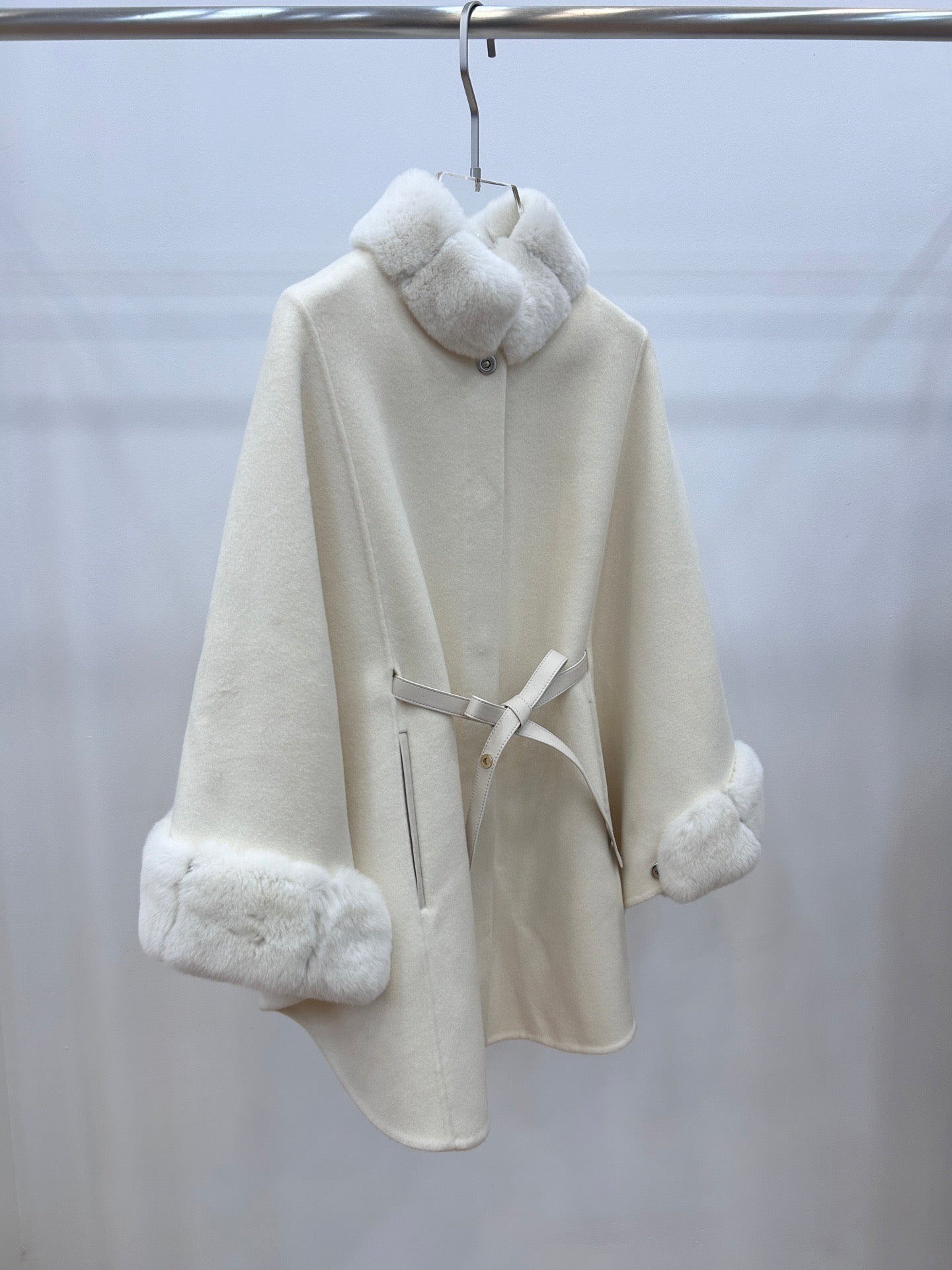 로로피아나 잘츠부르크 케이프