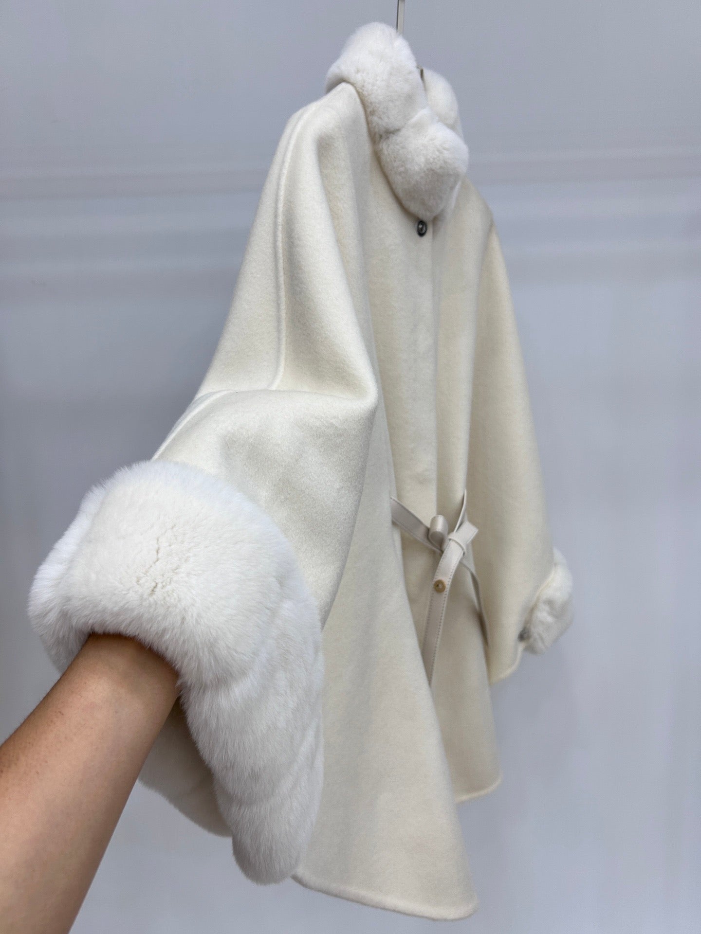 로로피아나 잘츠부르크 케이프