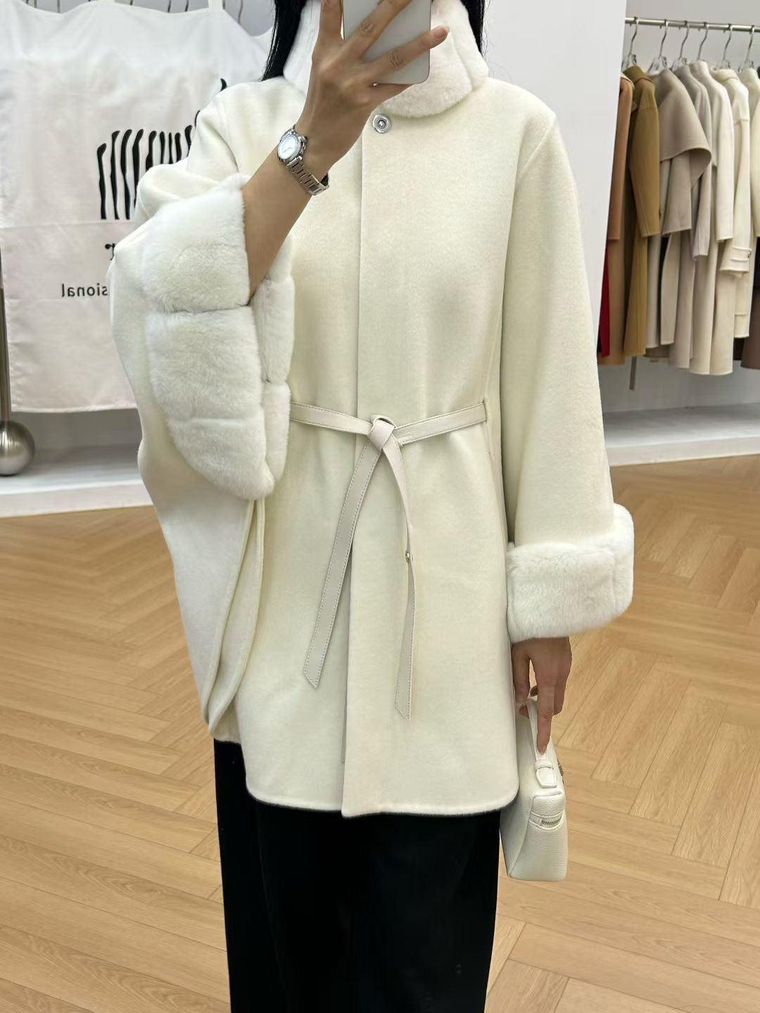 로로피아나 잘츠부르크 케이프