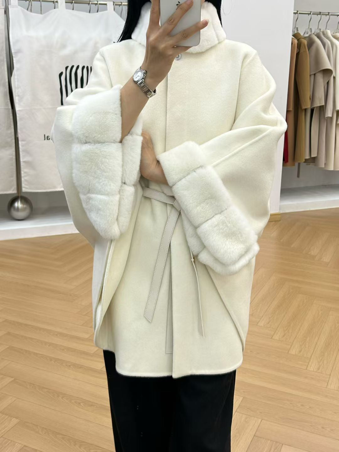 로로피아나 잘츠부르크 케이프