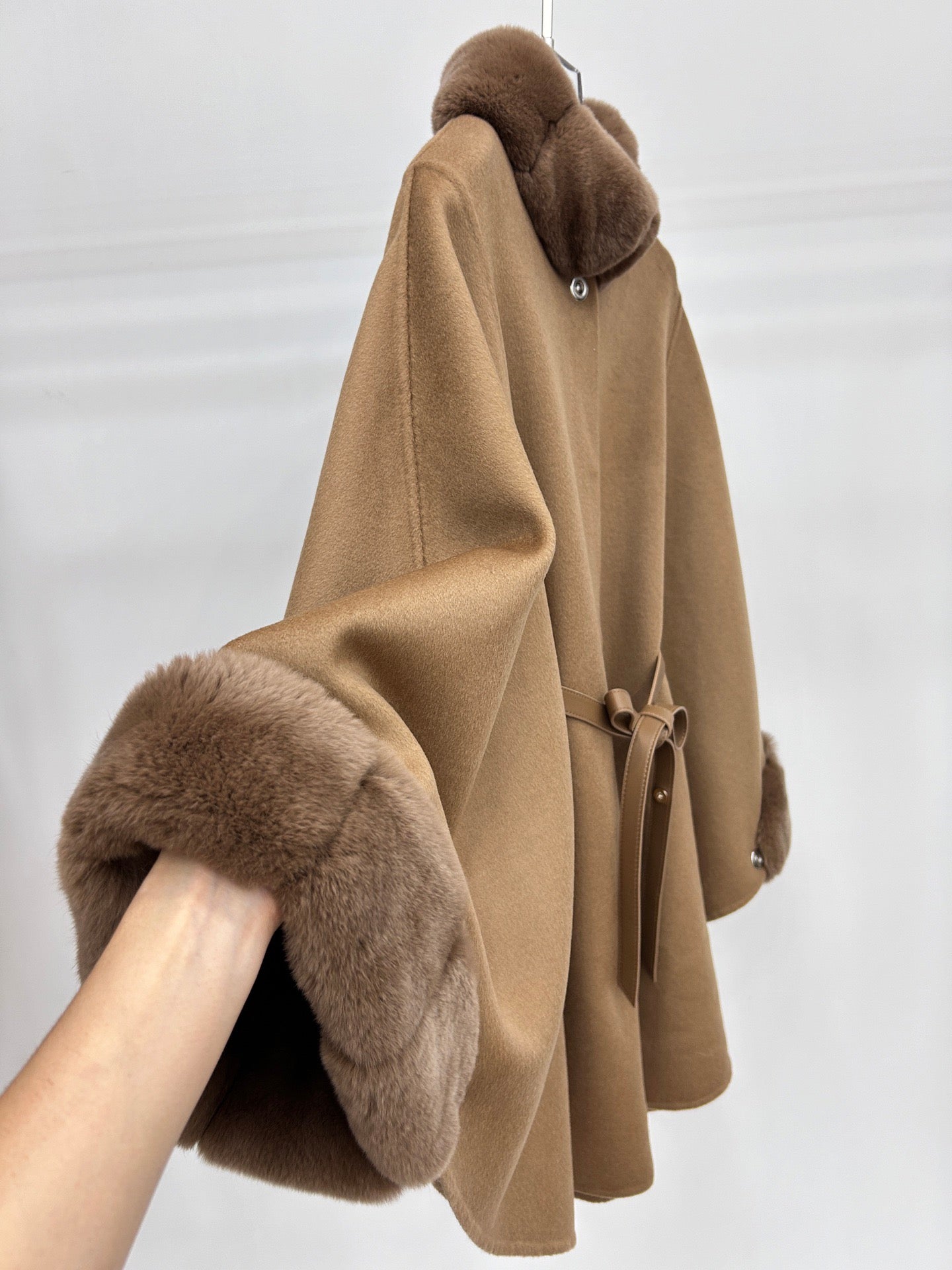 로로피아나 잘츠부르크 케이프