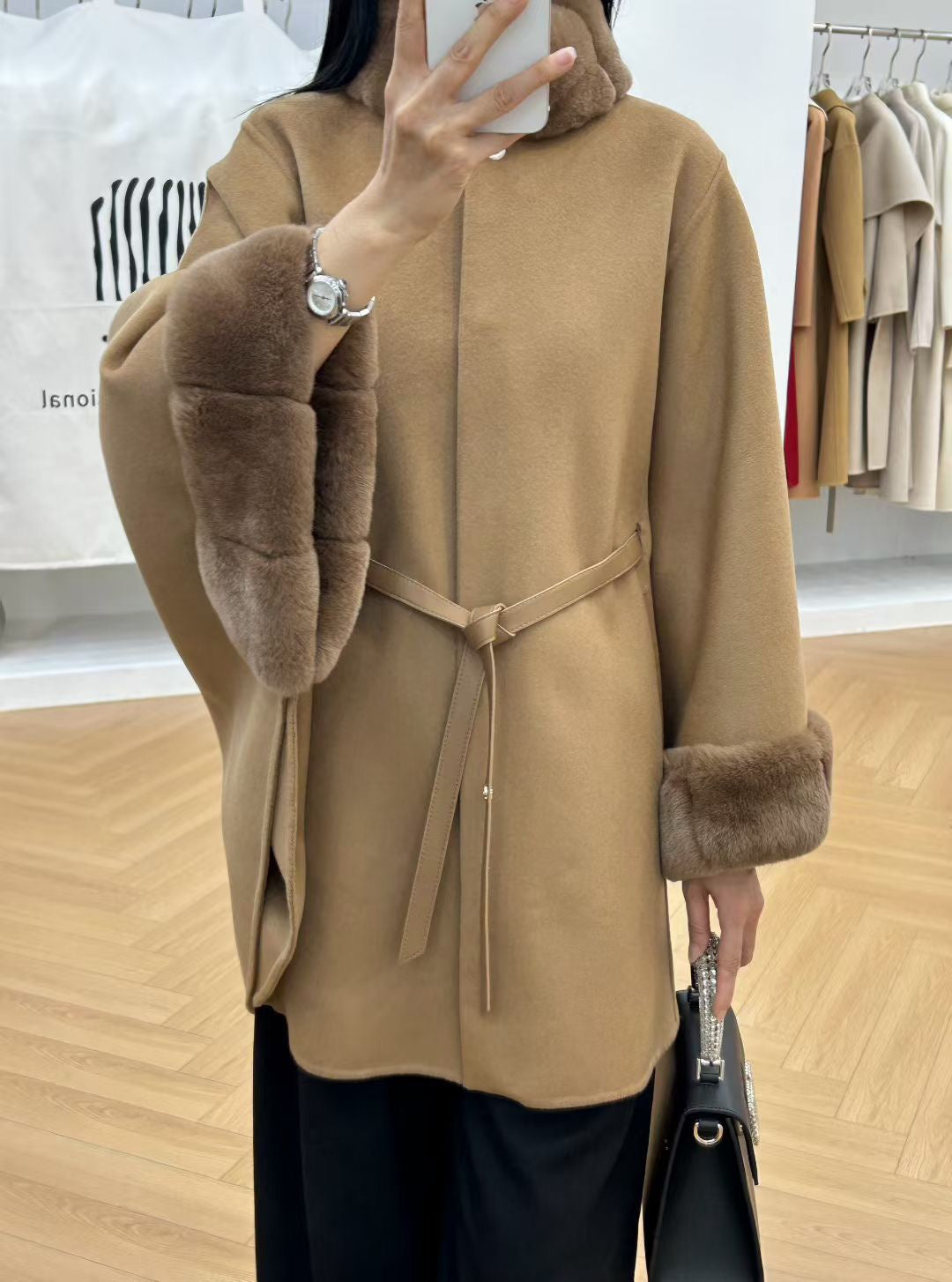 로로피아나 잘츠부르크 케이프