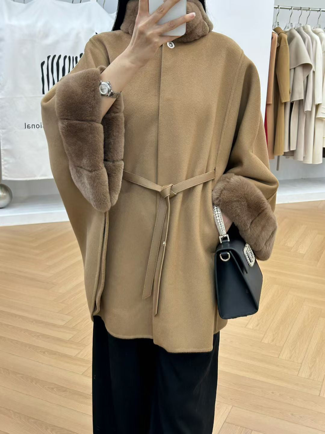 로로피아나 잘츠부르크 케이프