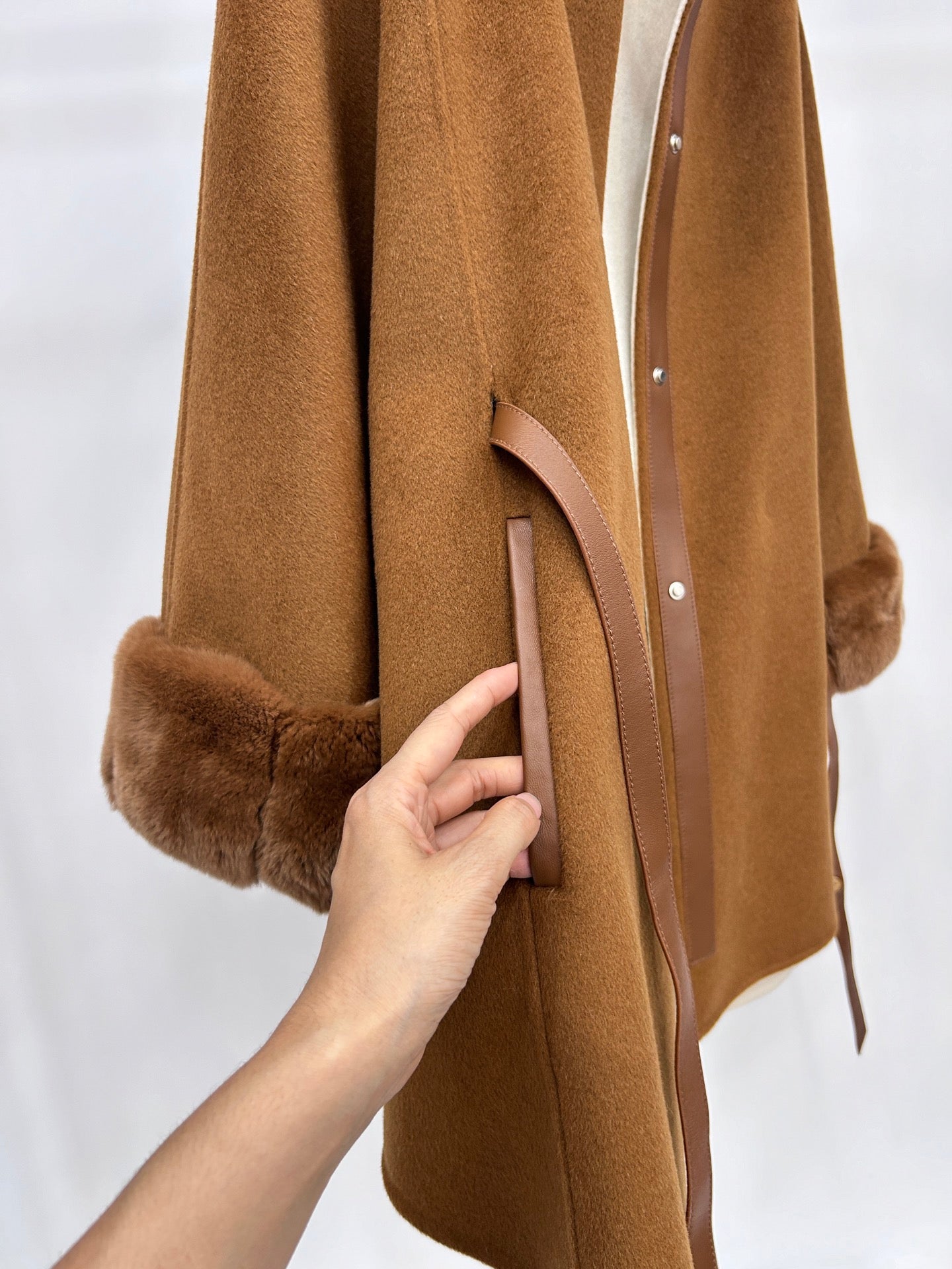 로로피아나 잘츠부르크 케이프