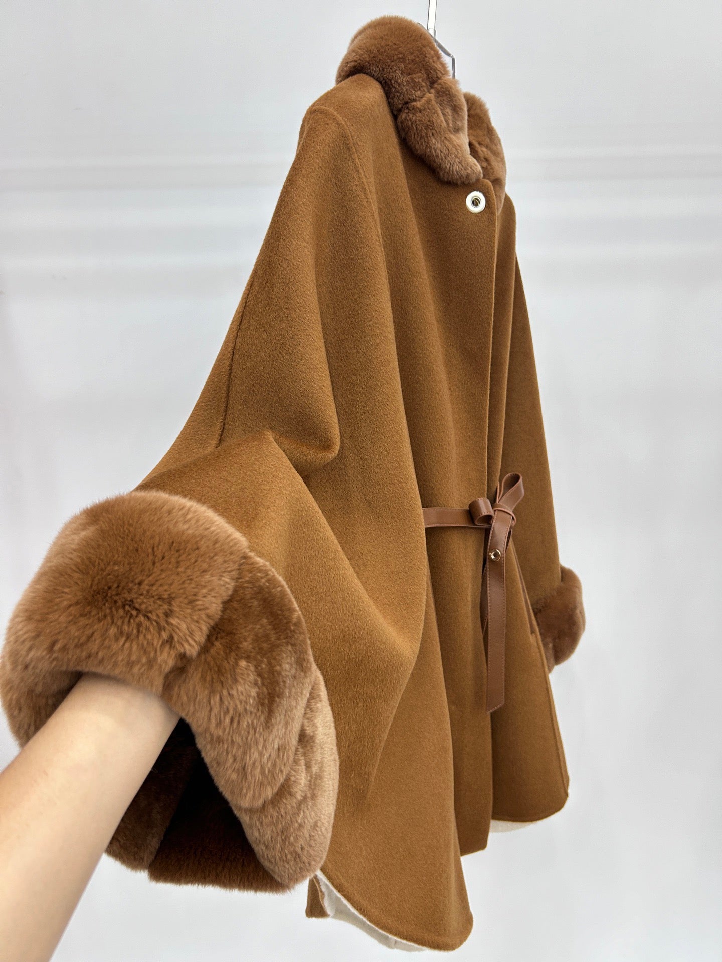 로로피아나 잘츠부르크 케이프