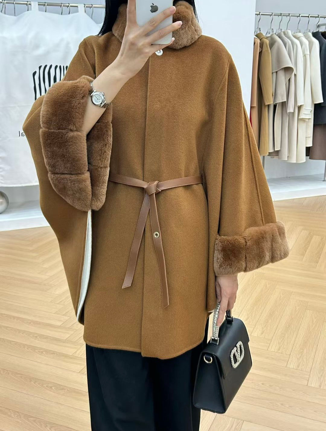 로로피아나 잘츠부르크 케이프