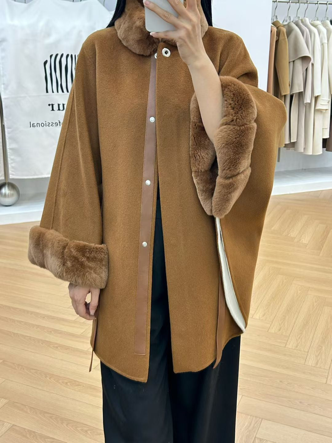 로로피아나 잘츠부르크 케이프