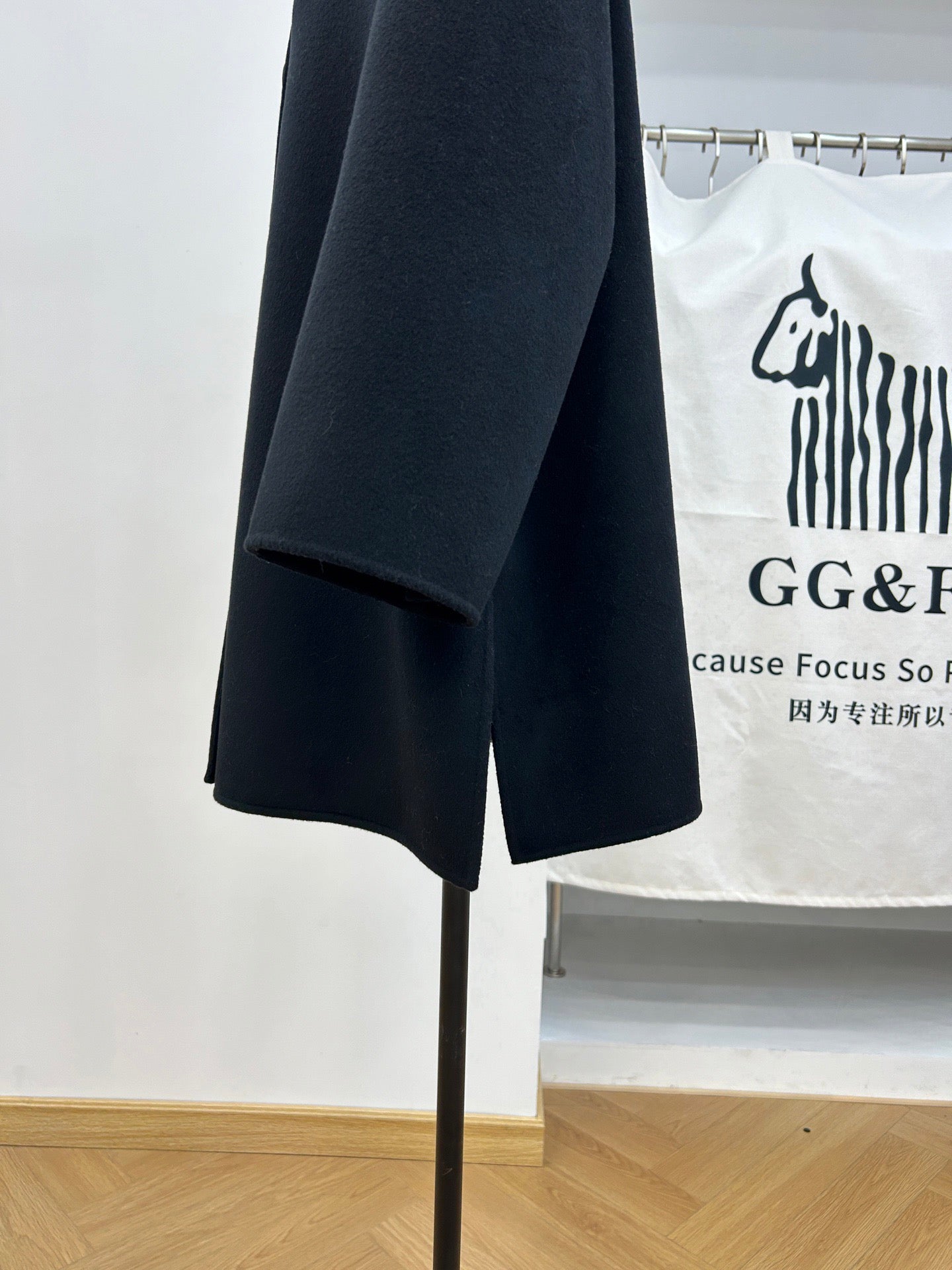 로로피아나 앤서니 코트