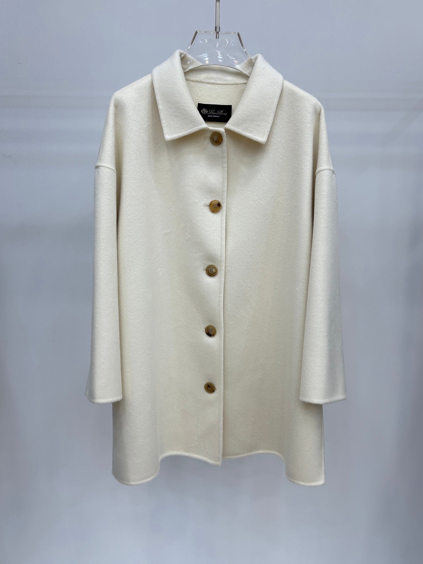 로로피아나 앤서니 코트