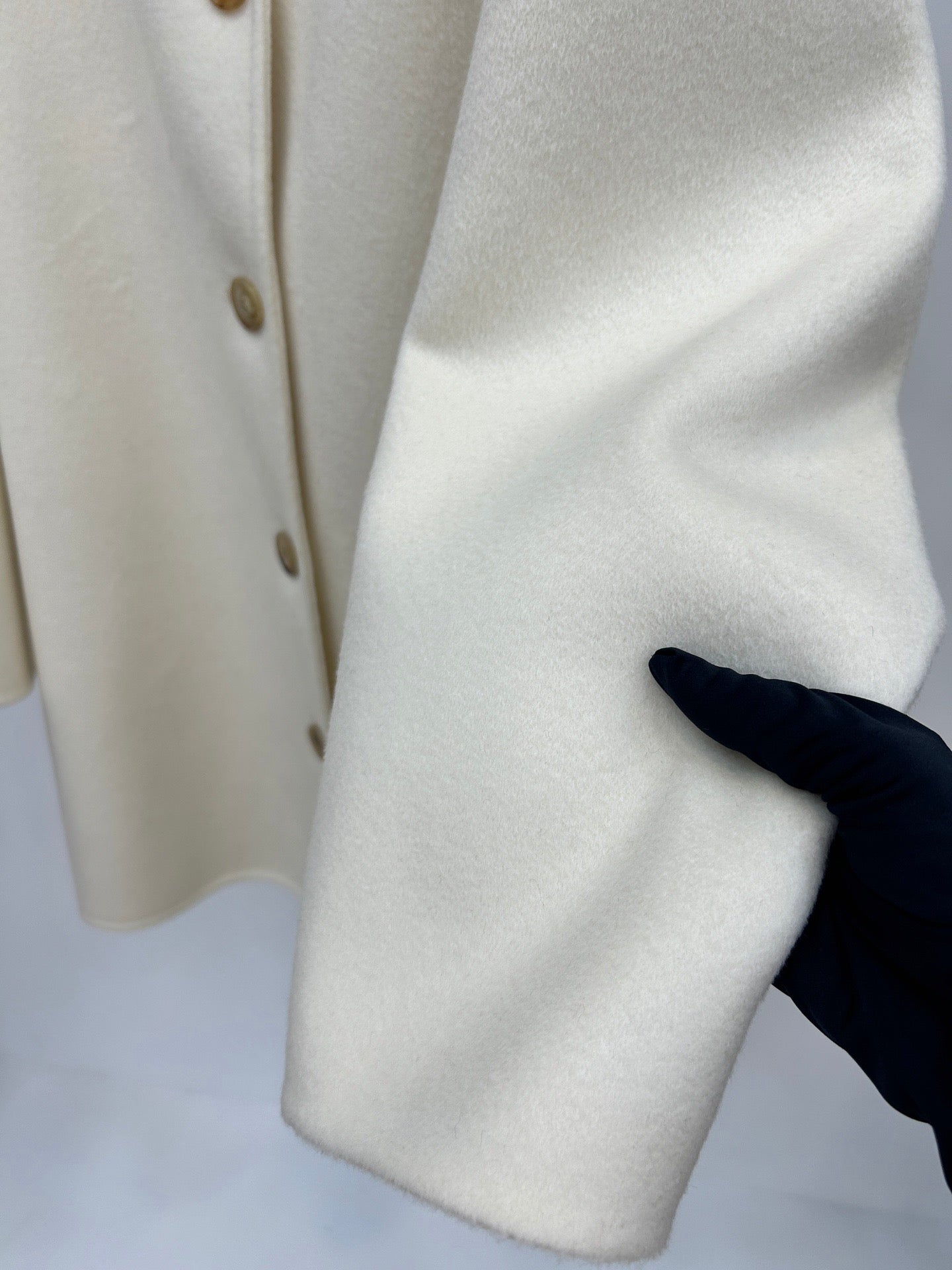 로로피아나 앤서니 코트