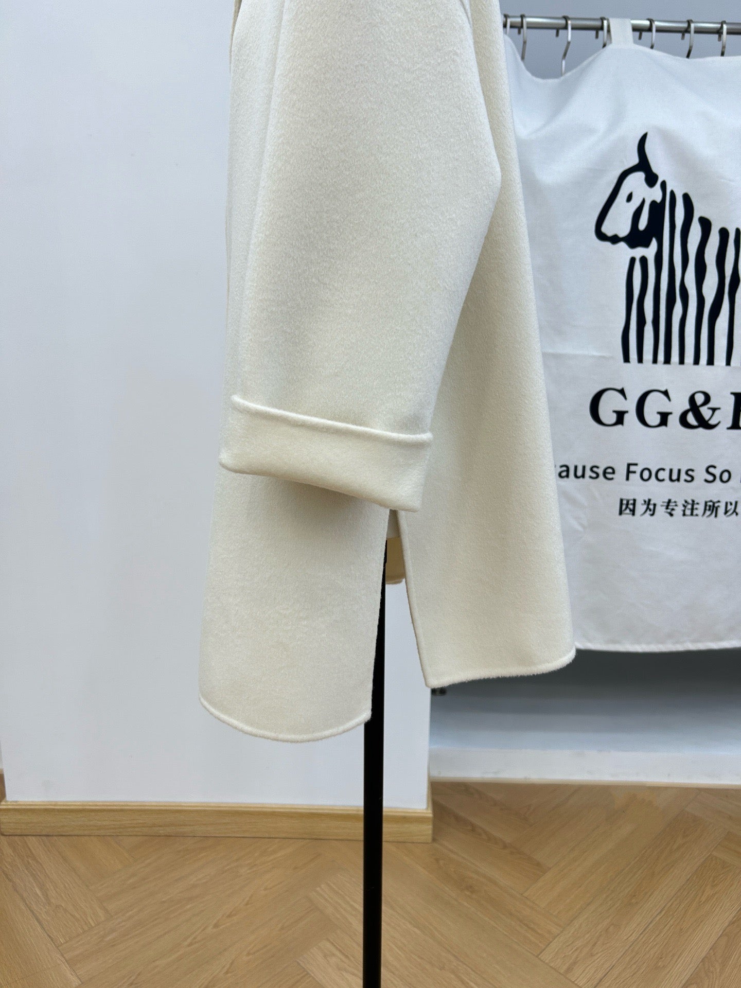 로로피아나 앤서니 코트