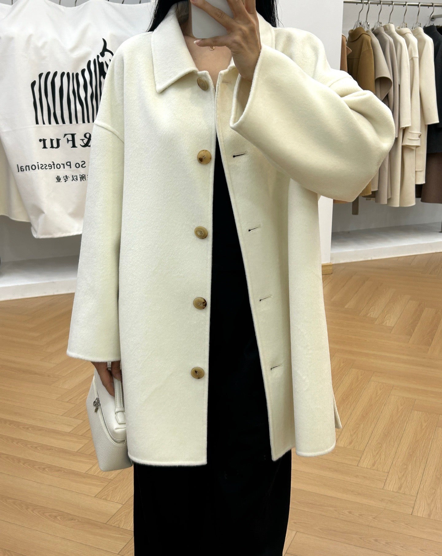 로로피아나 앤서니 코트