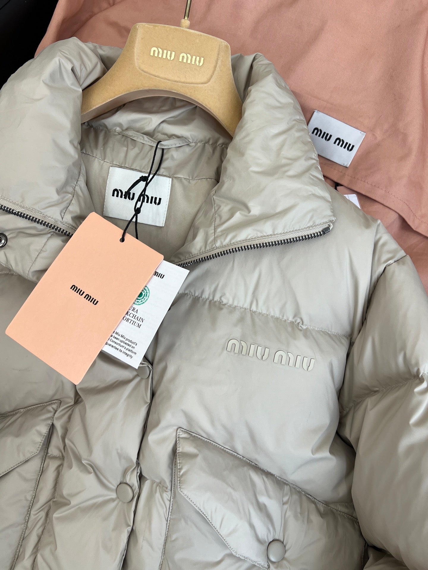 미우미우 기능성 퐁제 다운 자켓