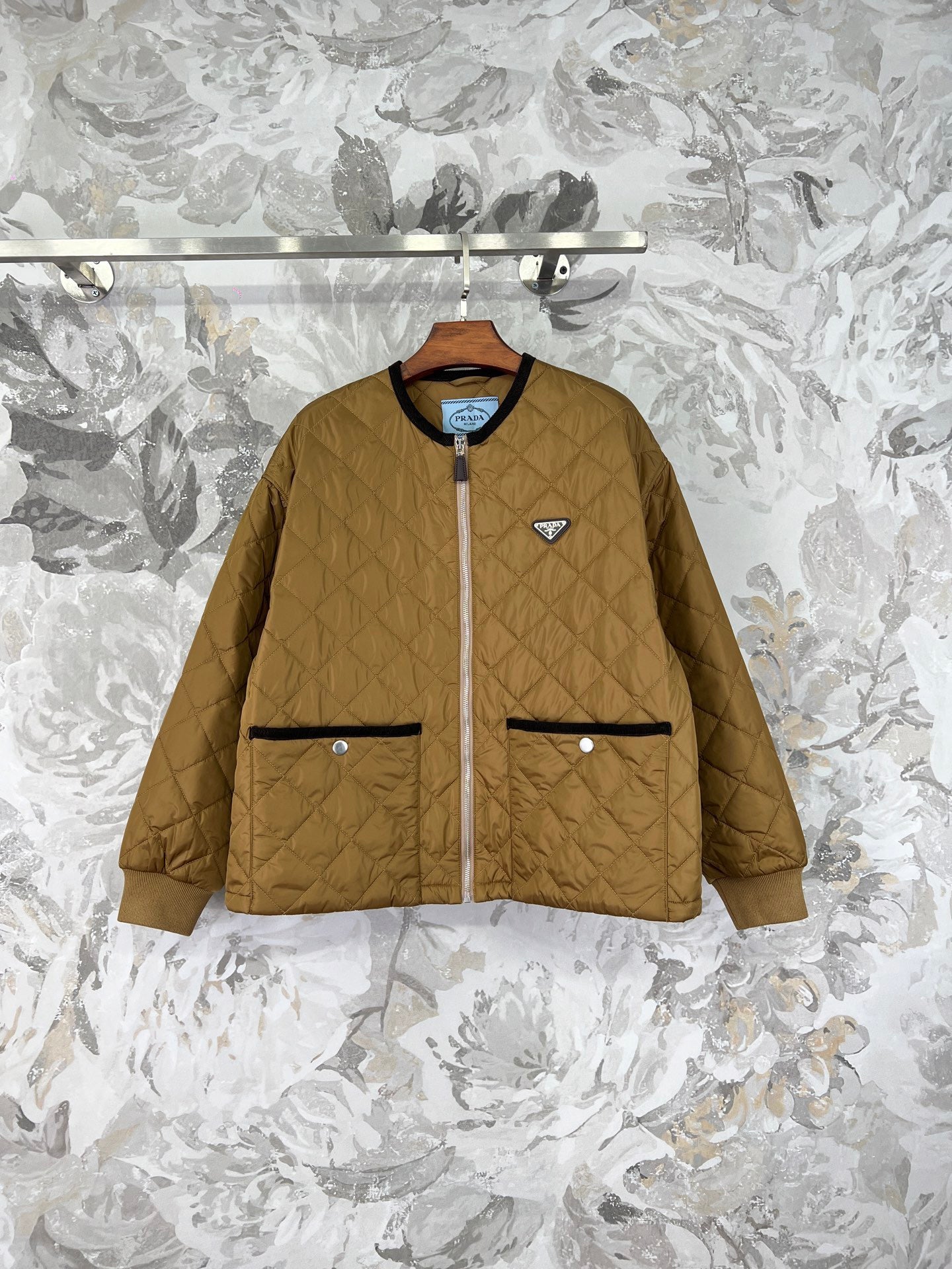 프라다 퀄팅 라이트 리나일론 자켓