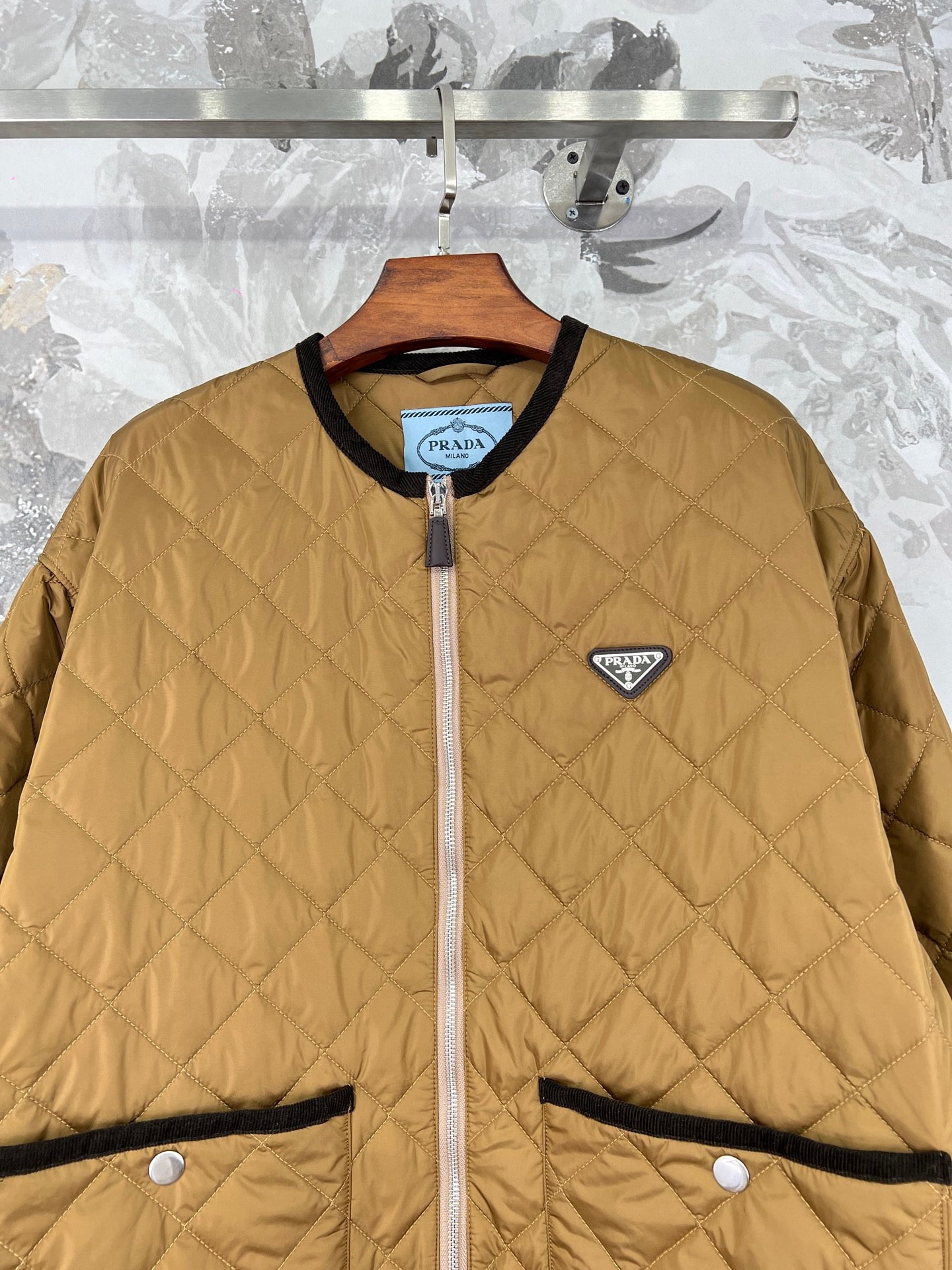 프라다 퀄팅 라이트 리나일론 자켓