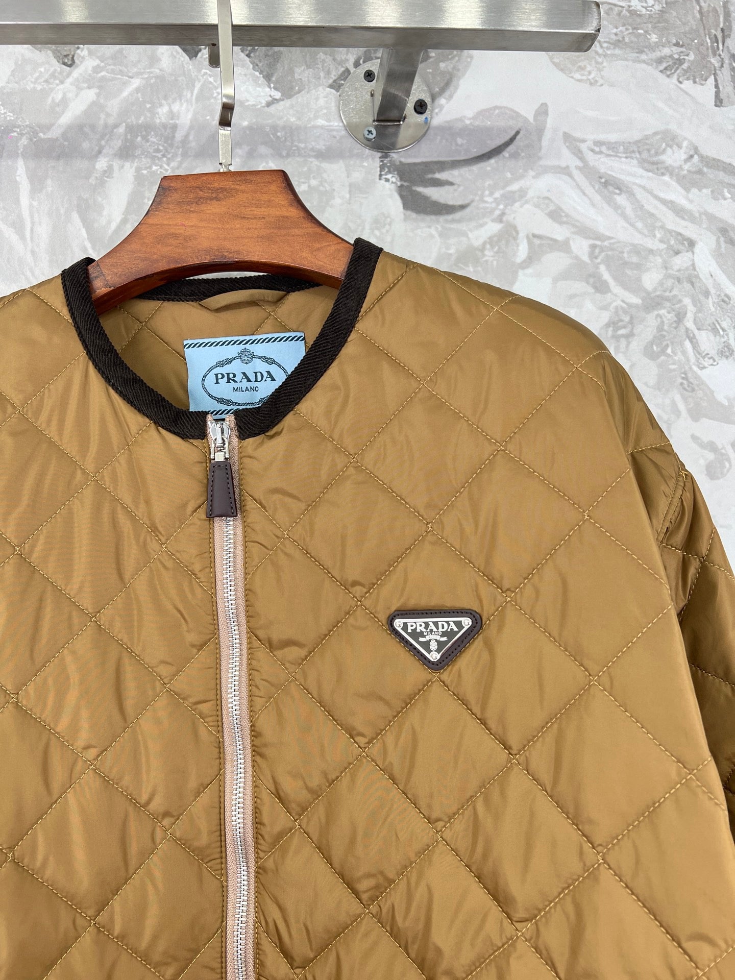 프라다 퀄팅 라이트 리나일론 자켓