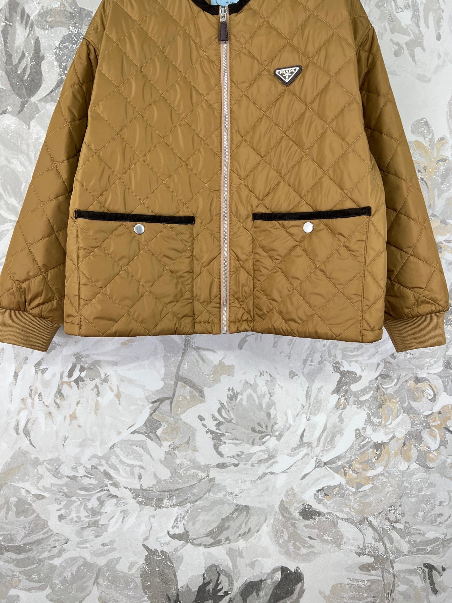 프라다 퀄팅 라이트 리나일론 자켓